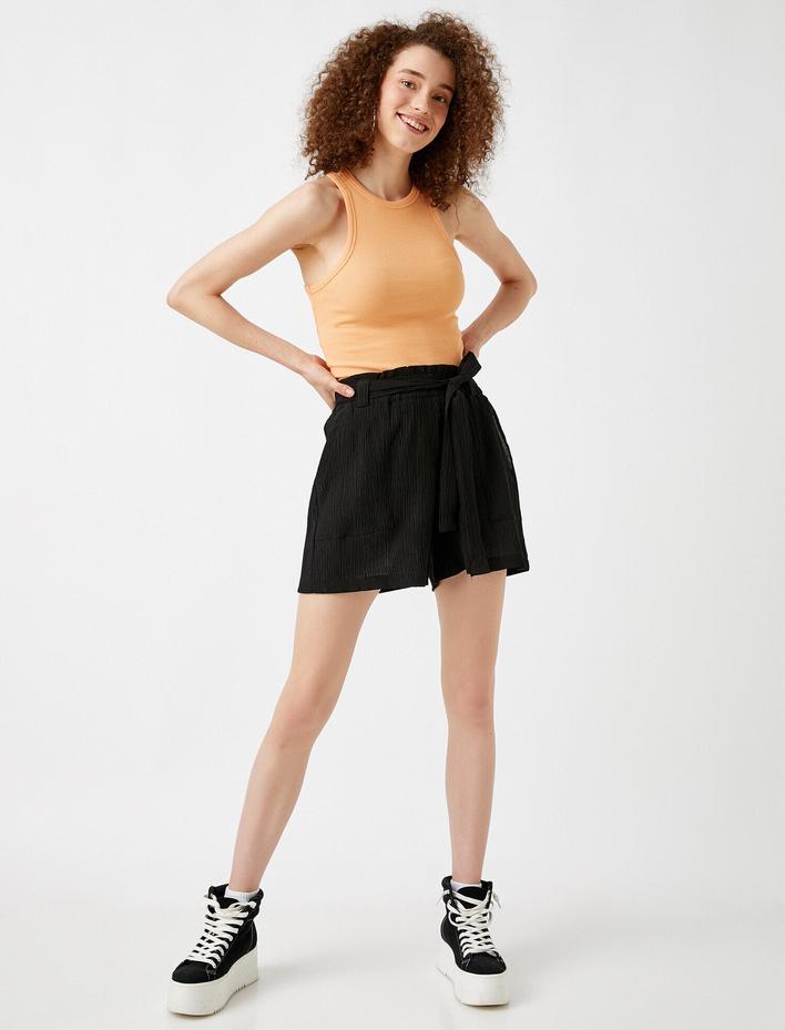  Belden Bağlamalı Şort