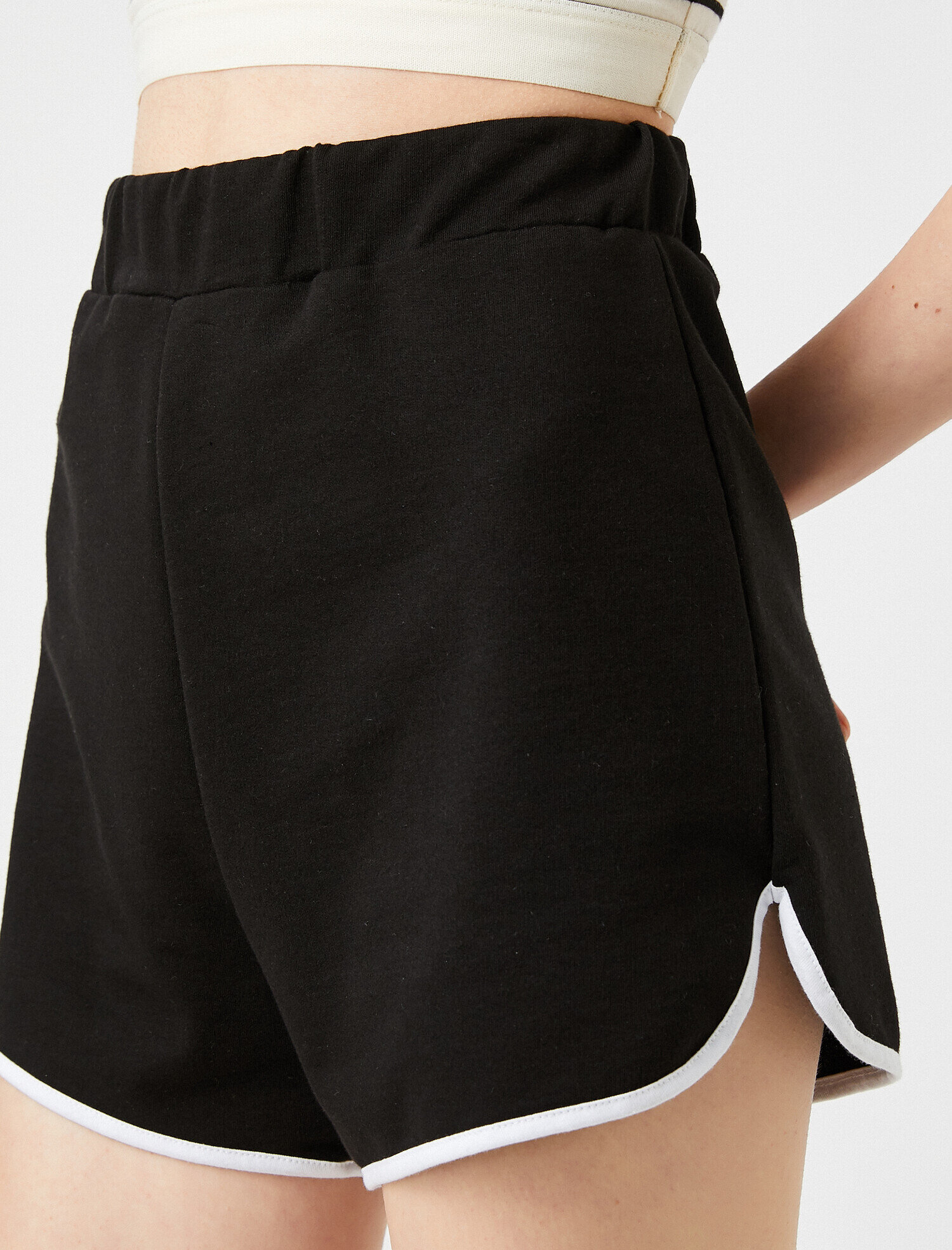   Şerit Detaylı Şort Pamuklu