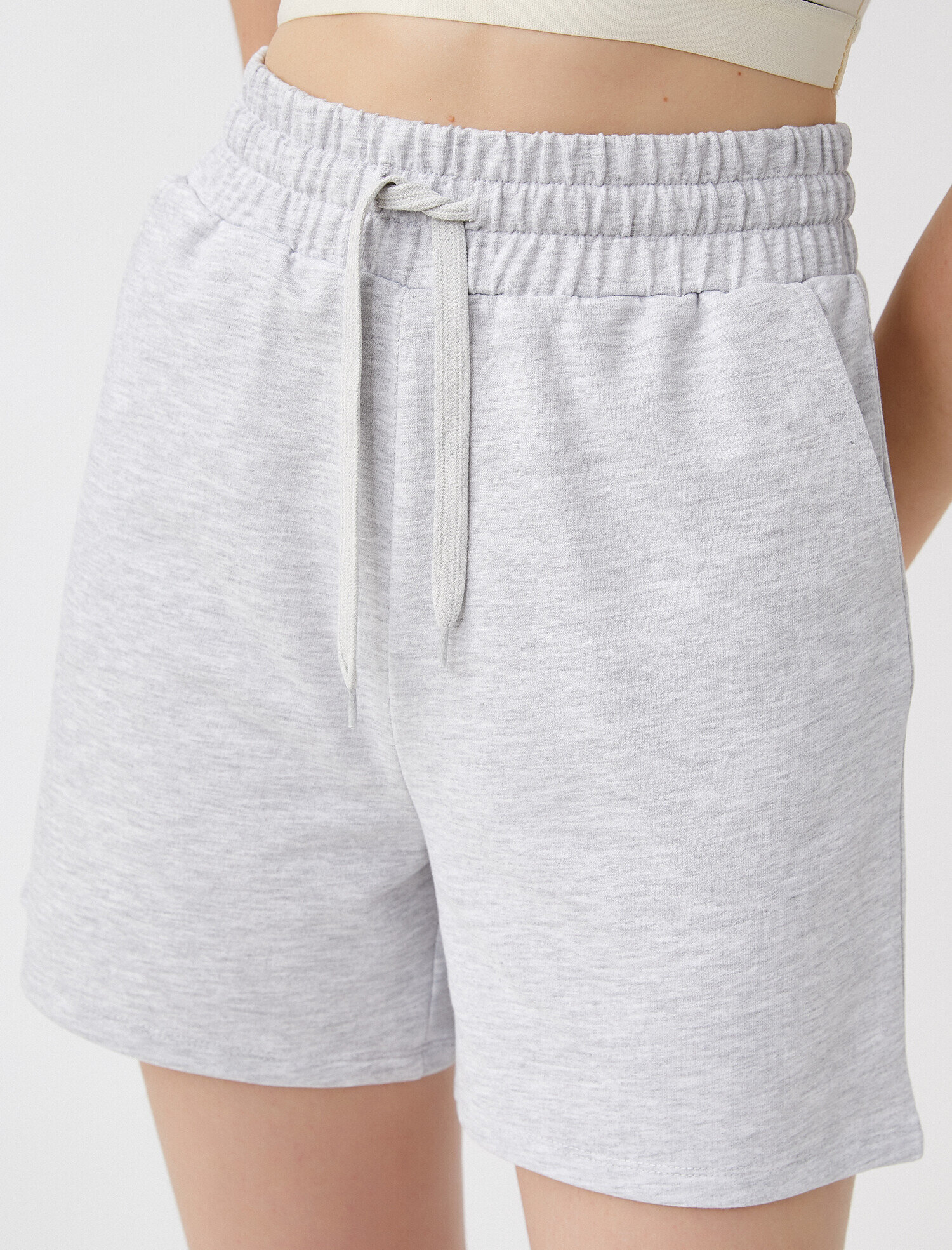   Belden Bağlamalı Şort