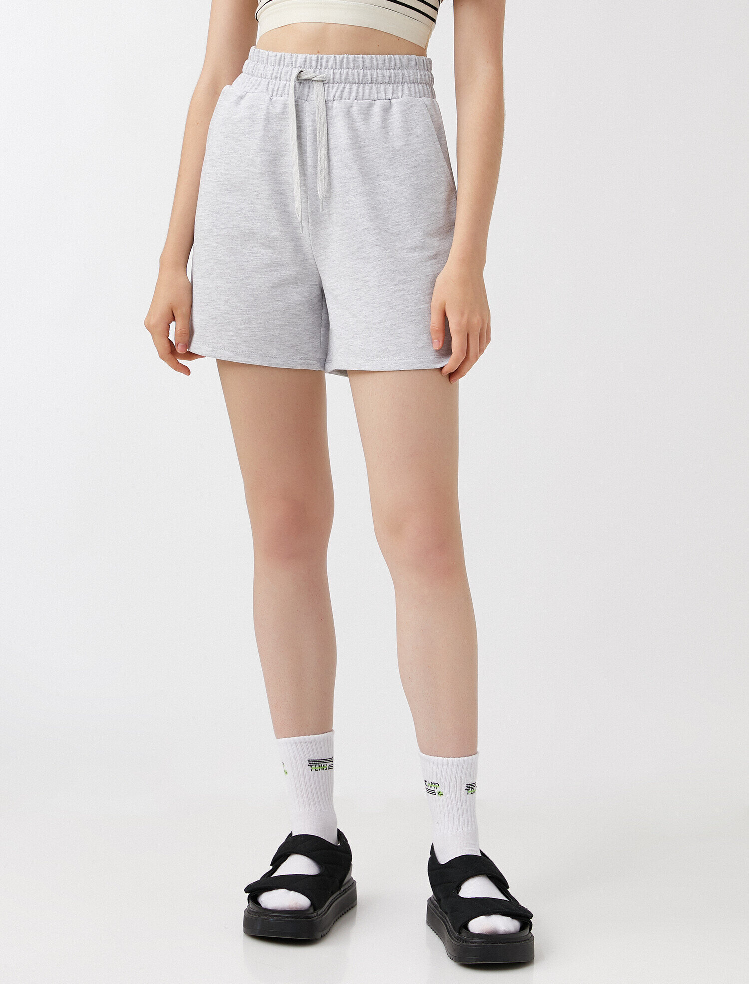   Belden Bağlamalı Şort