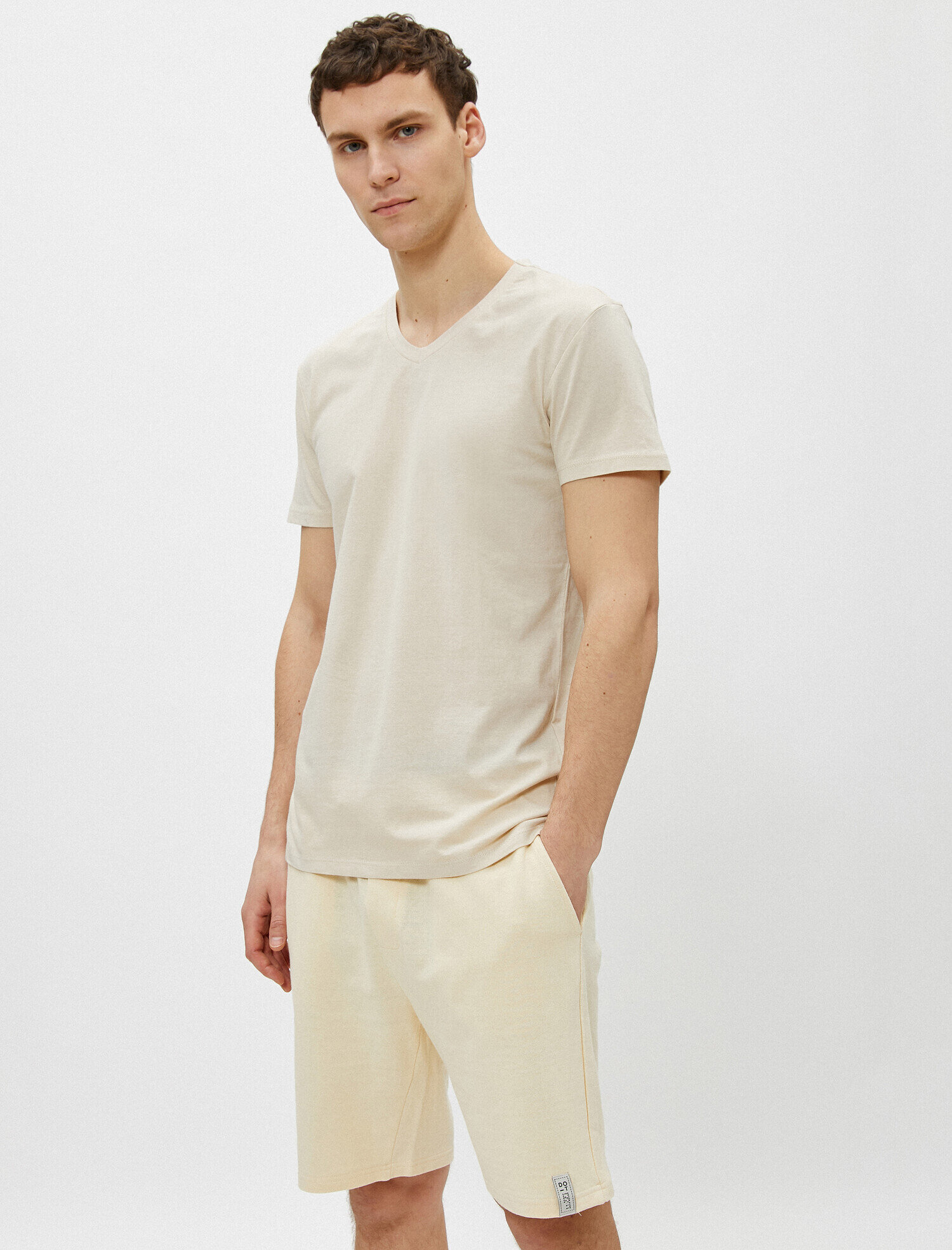   Basic V Yaka Tişört Kısa Kollu Pamuklu