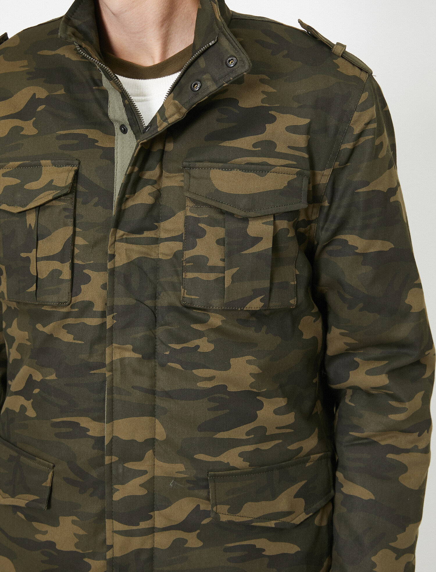 Kontrast Kapitone Astarlı Apoletli Kamuflaj Desenli Mont