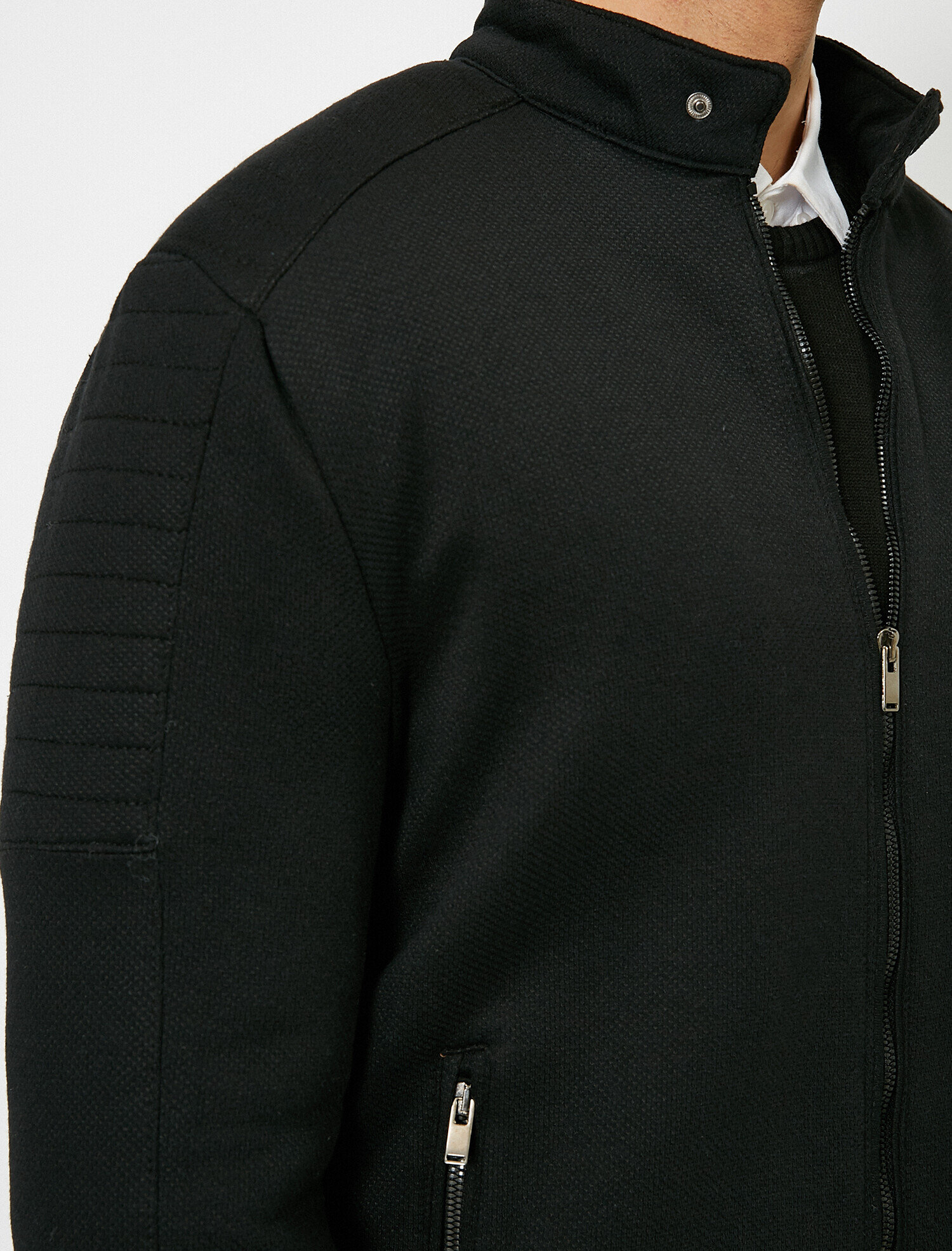 Omzu Kapitoneli Fermuar Detaylı Örme Mont