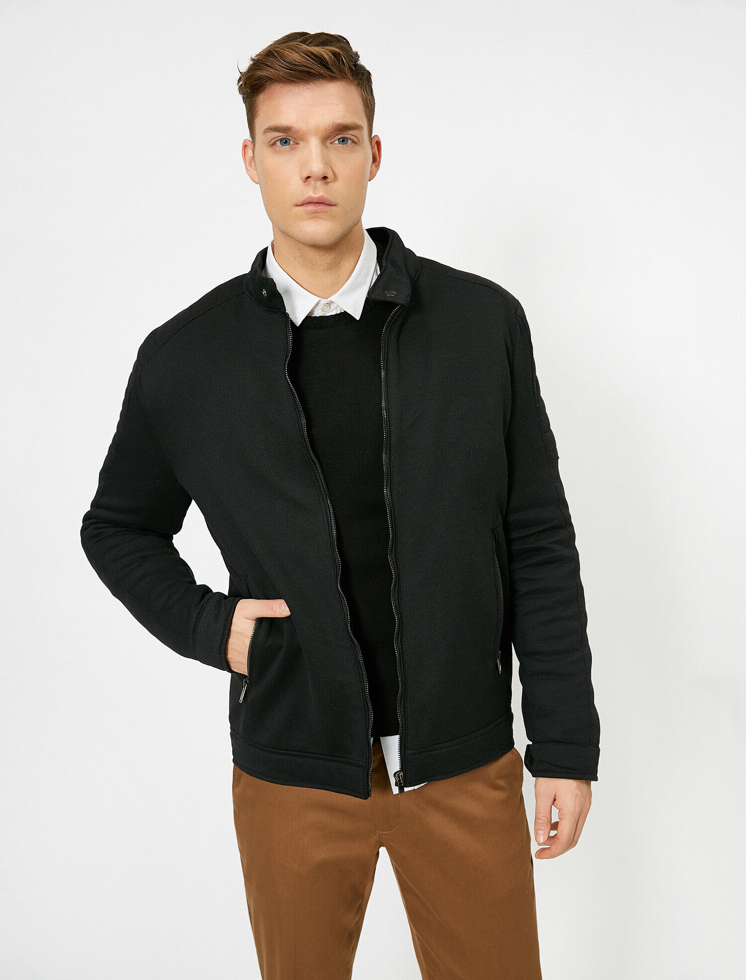 Omzu Kapitoneli Fermuar Detaylı Örme Mont