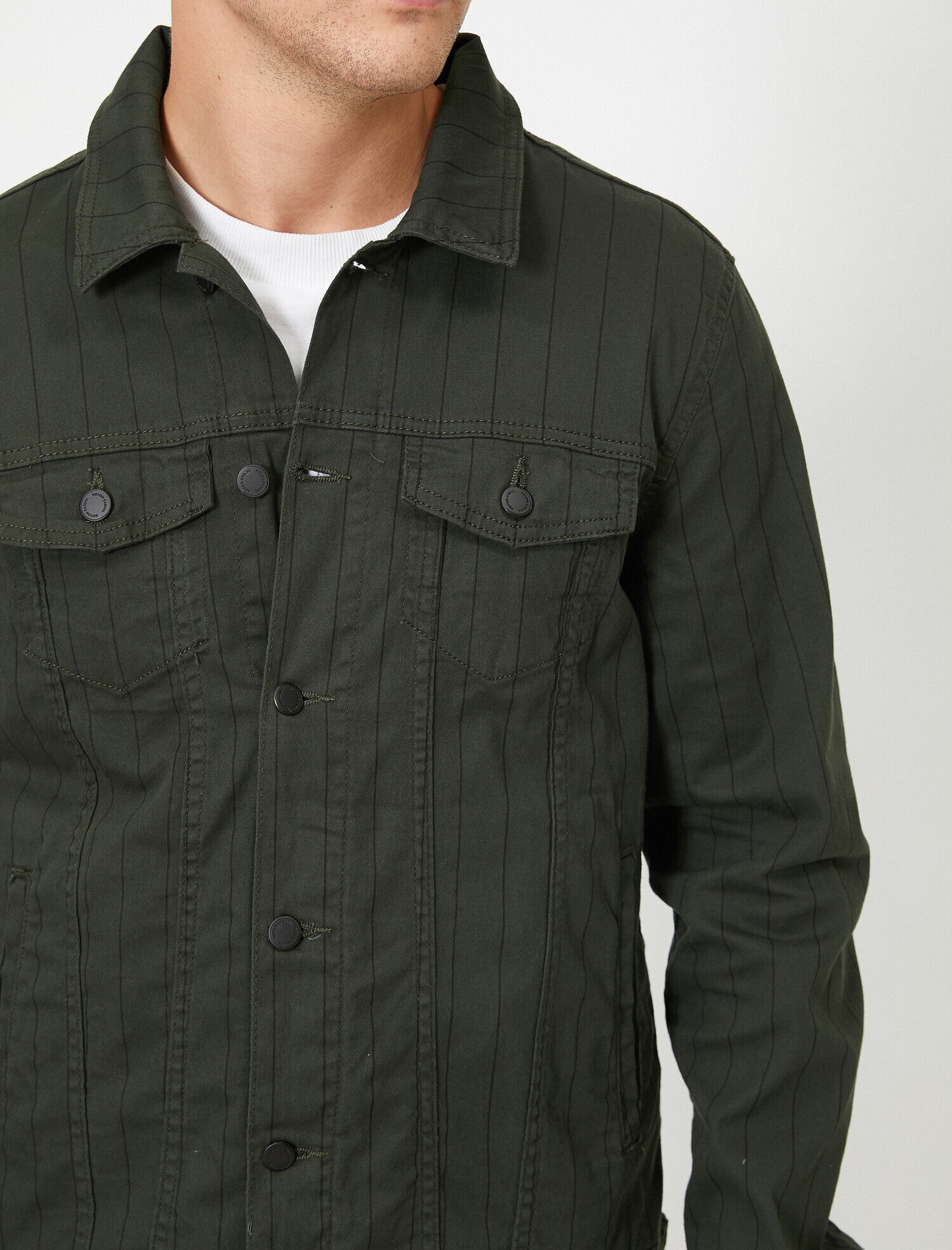   Çizgili Cepli Klasik Yaka Mont