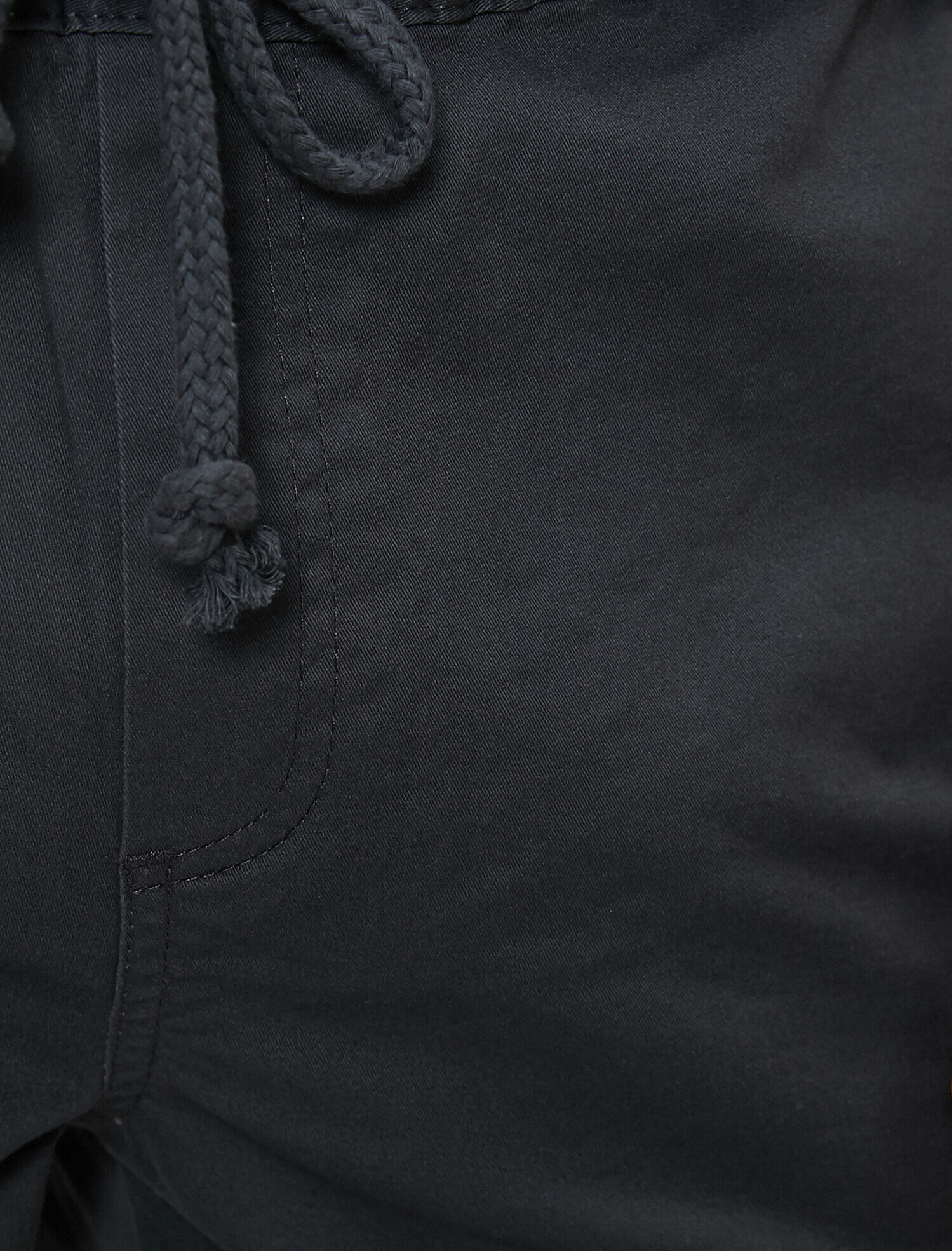   Beli Bağlamalı Cep Detaylı Şort