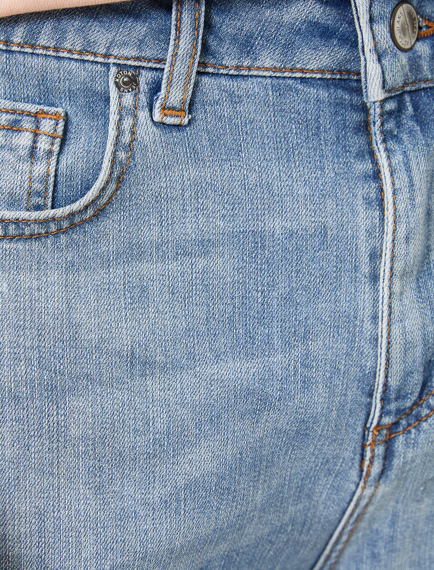   Dizi Katlama Detaylı Cepli Jean Şort