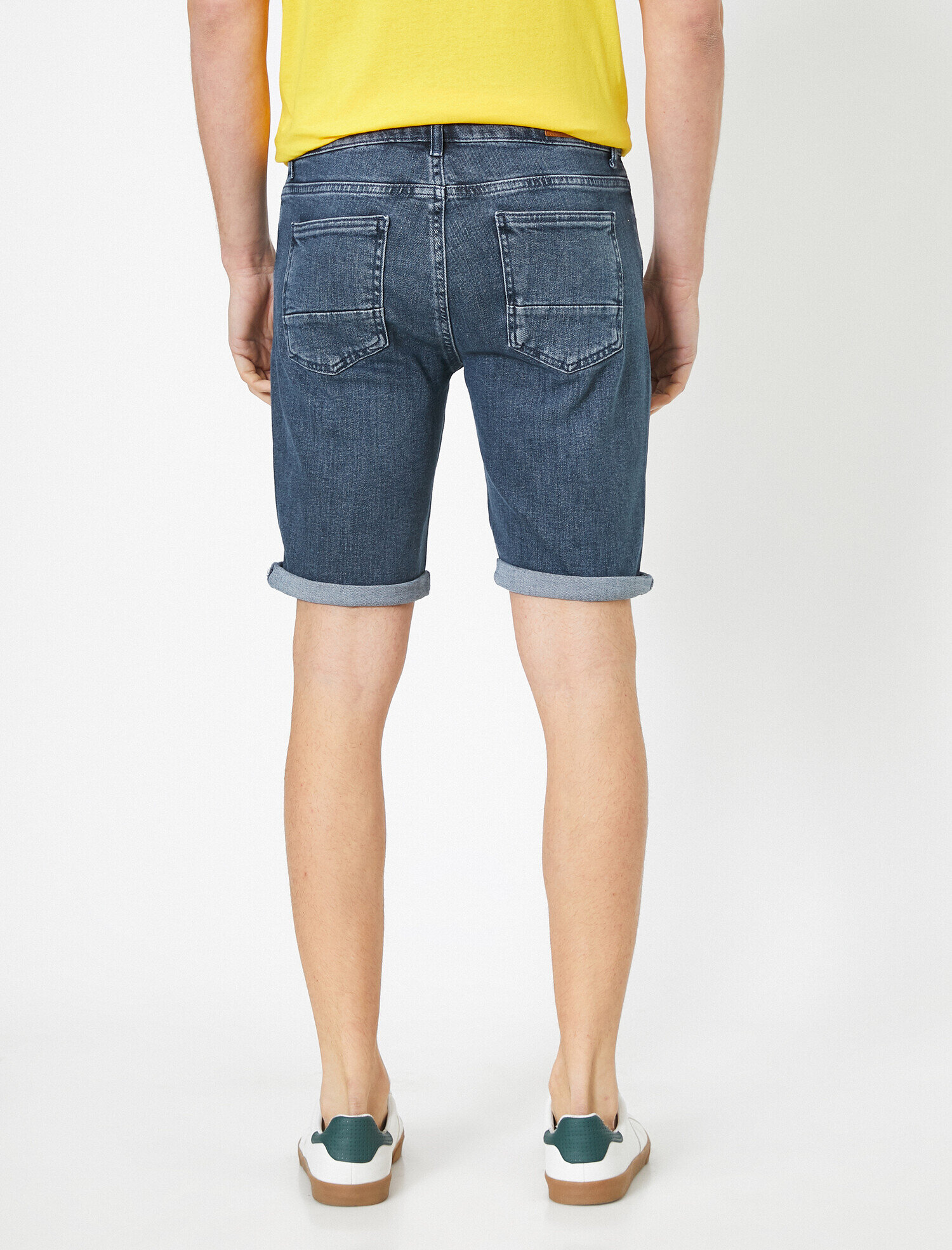   Cep Detaylı Jean Şort