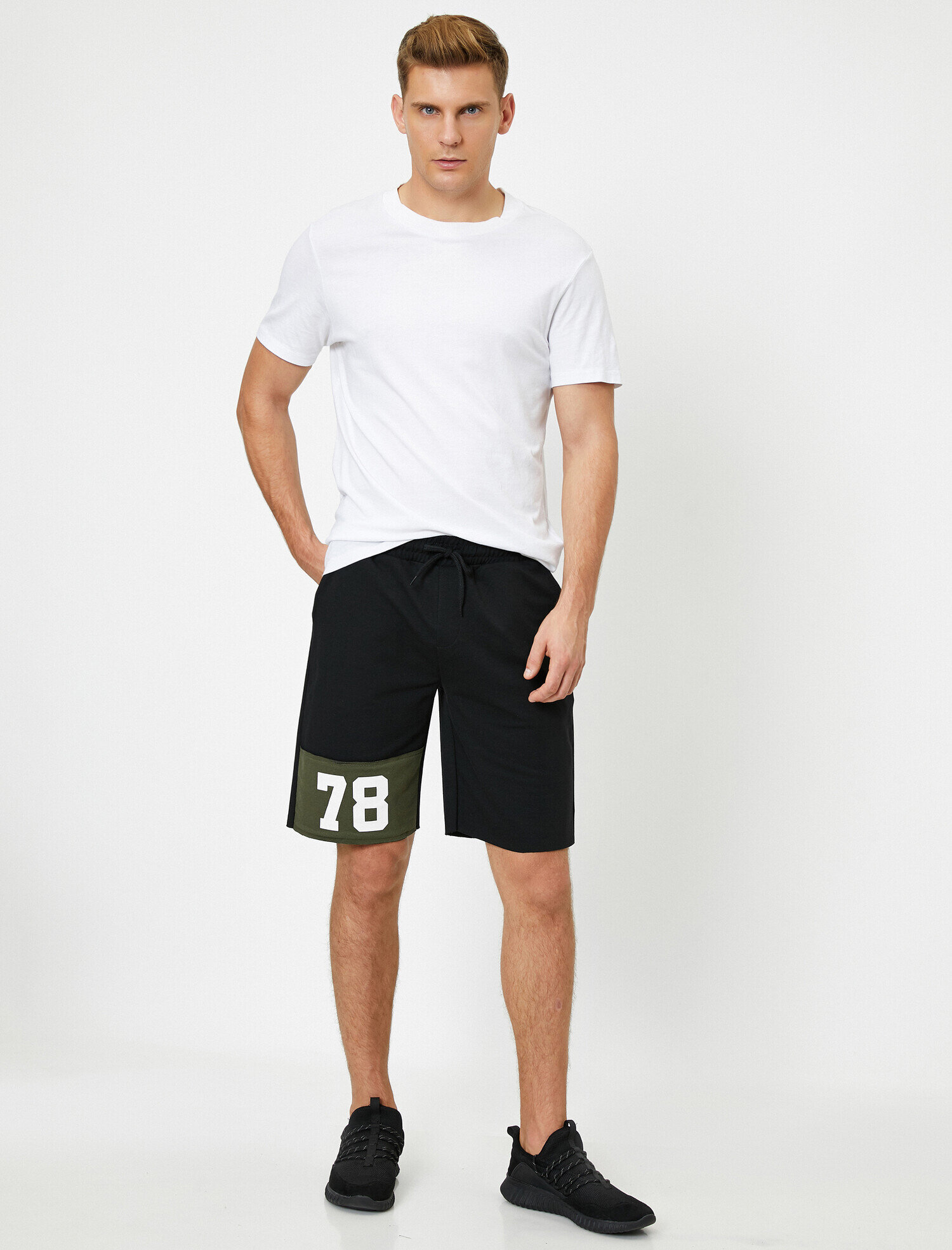   Dizi Baskılı Beli Bağcıklı Örme Bermuda Şort