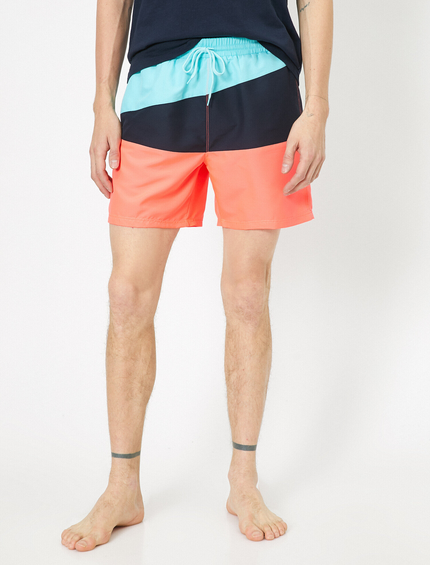   Cep Detayli Deniz Şortu