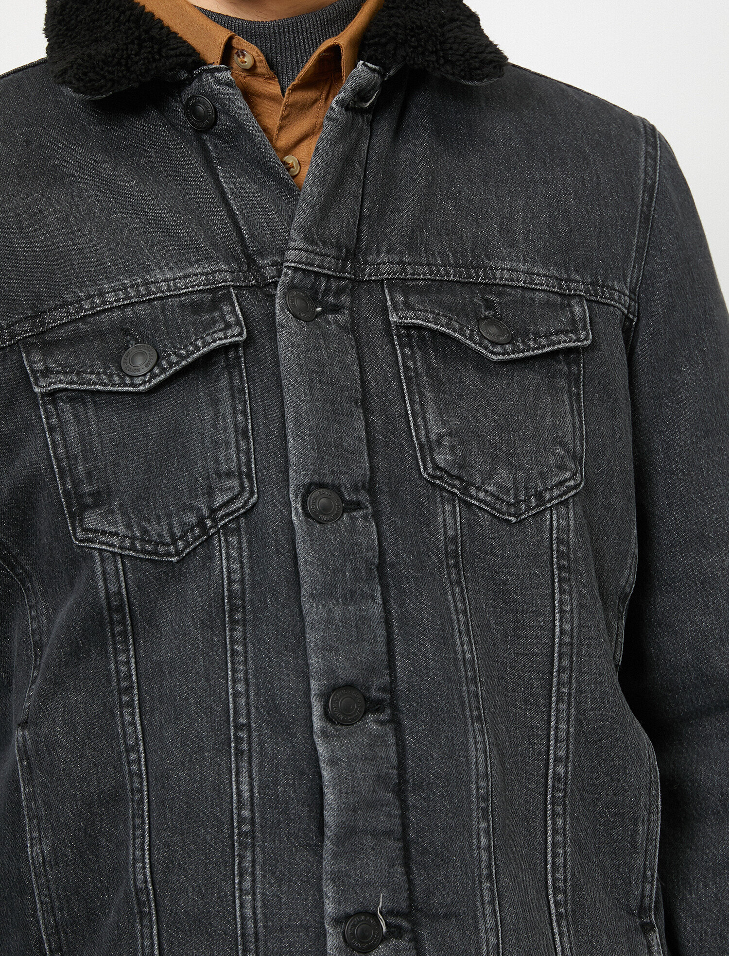   İçi Ve Yakası Suni Kürklü Kolları Kapitone Detaylı Jean Ceket