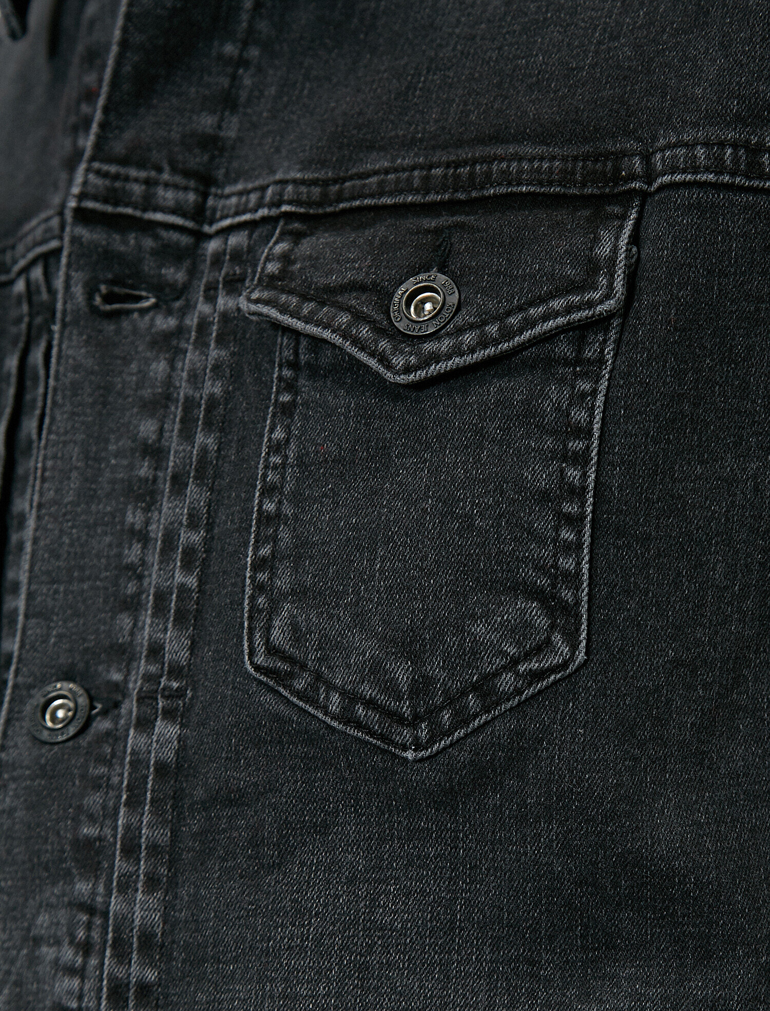   Cepli Düğmeli Önü Pile Detaylı Jean Ceket