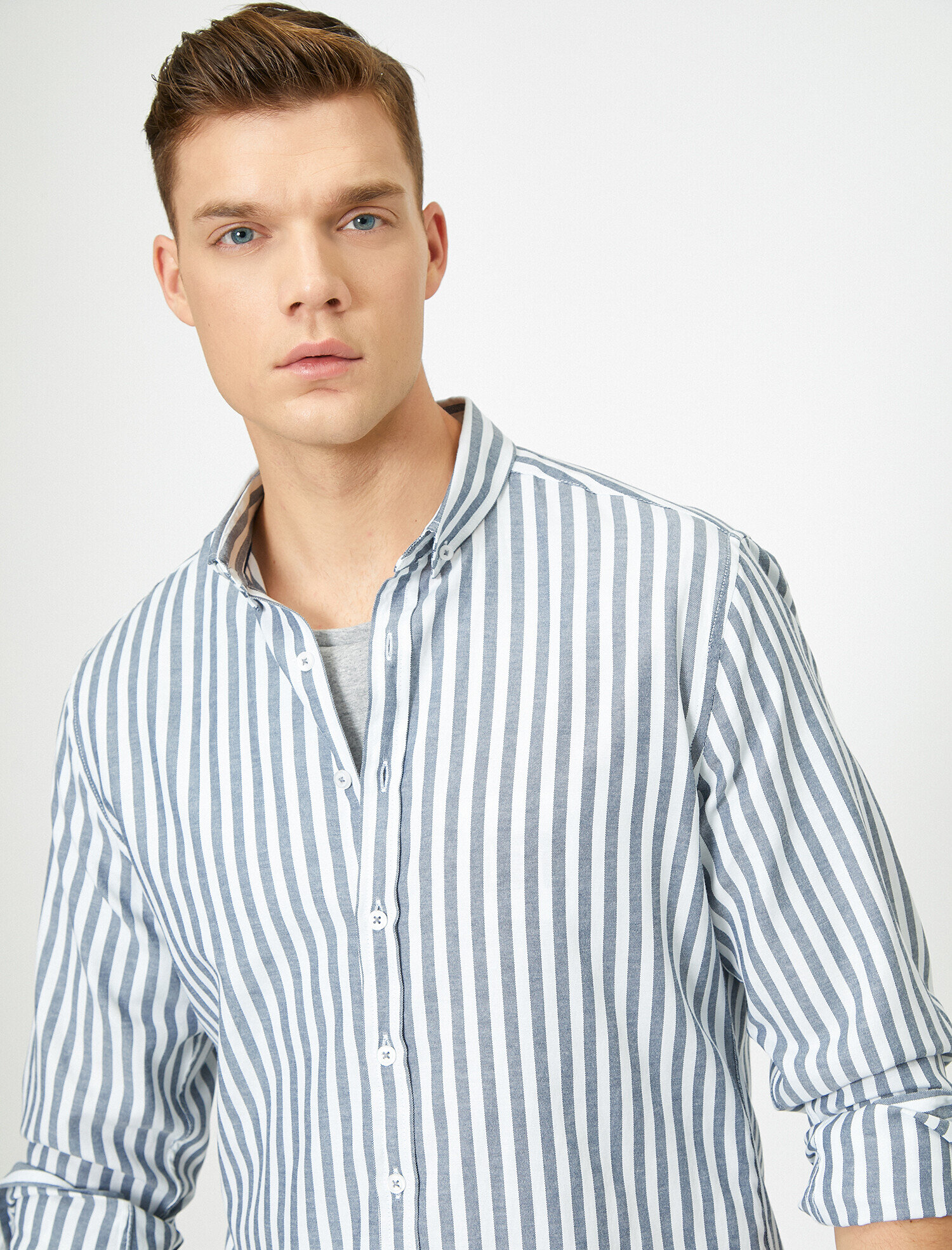   Düğmeli Yaka Çizgili Slim Fit Casual Gömlek