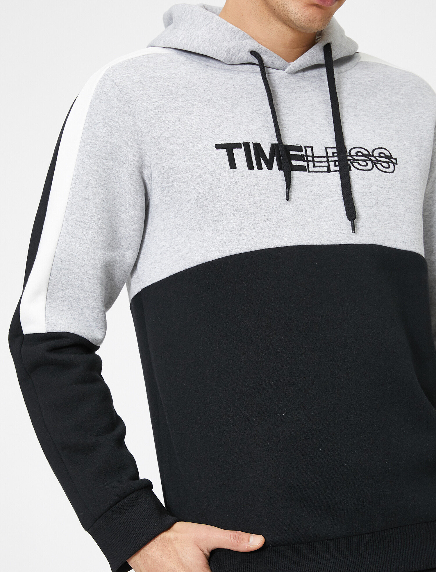   Kapüşonlu Kolları Şeritli İşlemeli Sweatshirt