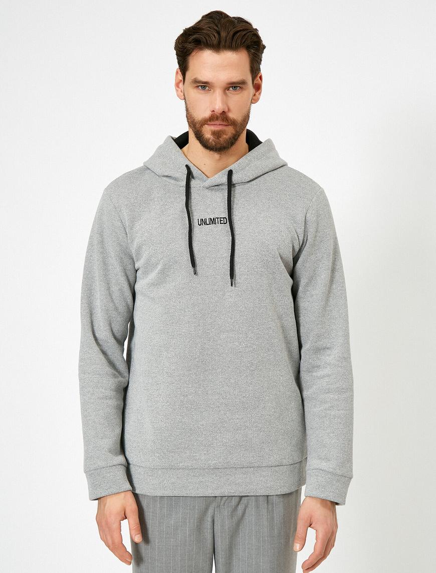   Kapüşonlu Dokulu Kumaş İşleme Yazılı Sweatshirt