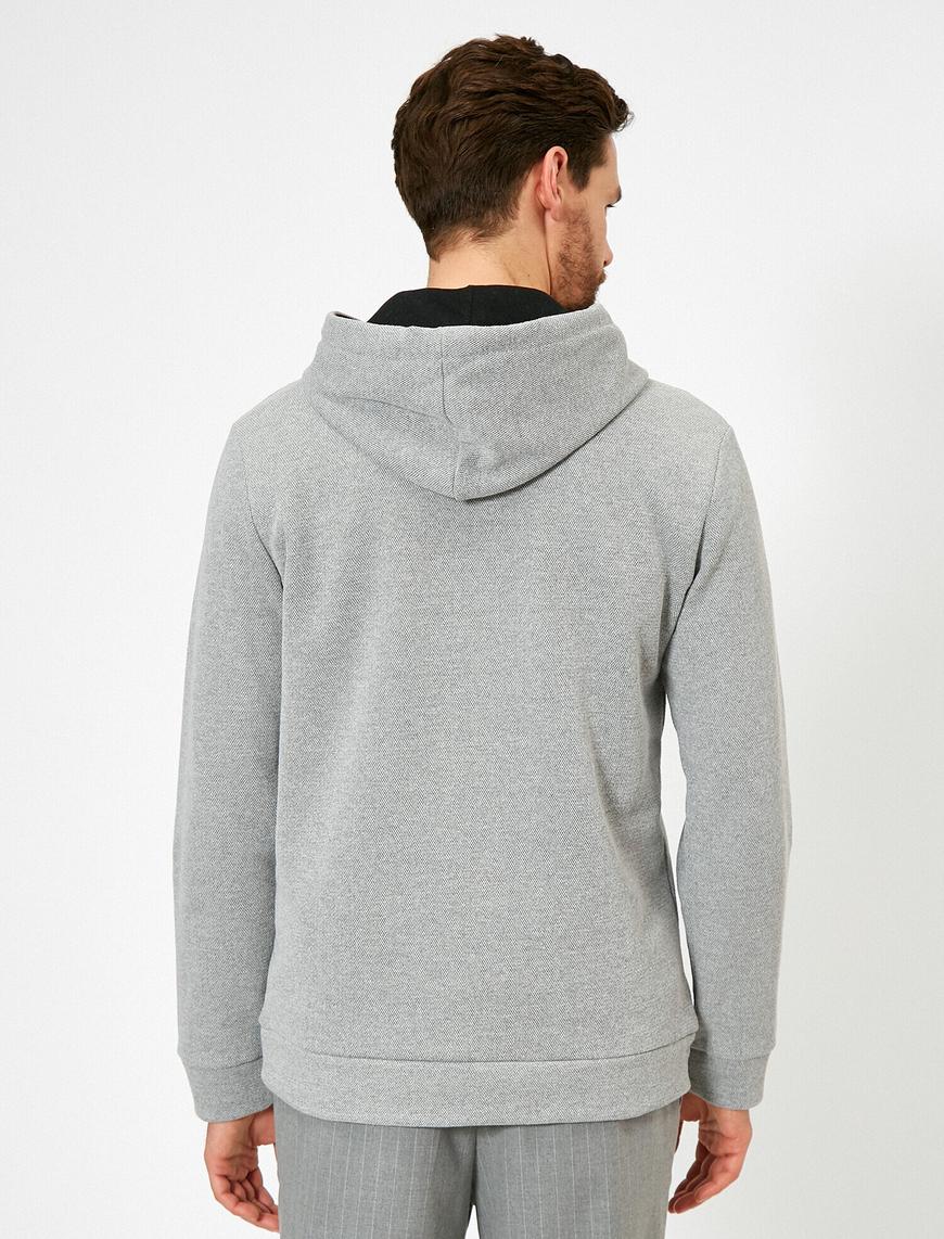   Kapüşonlu Dokulu Kumaş İşleme Yazılı Sweatshirt