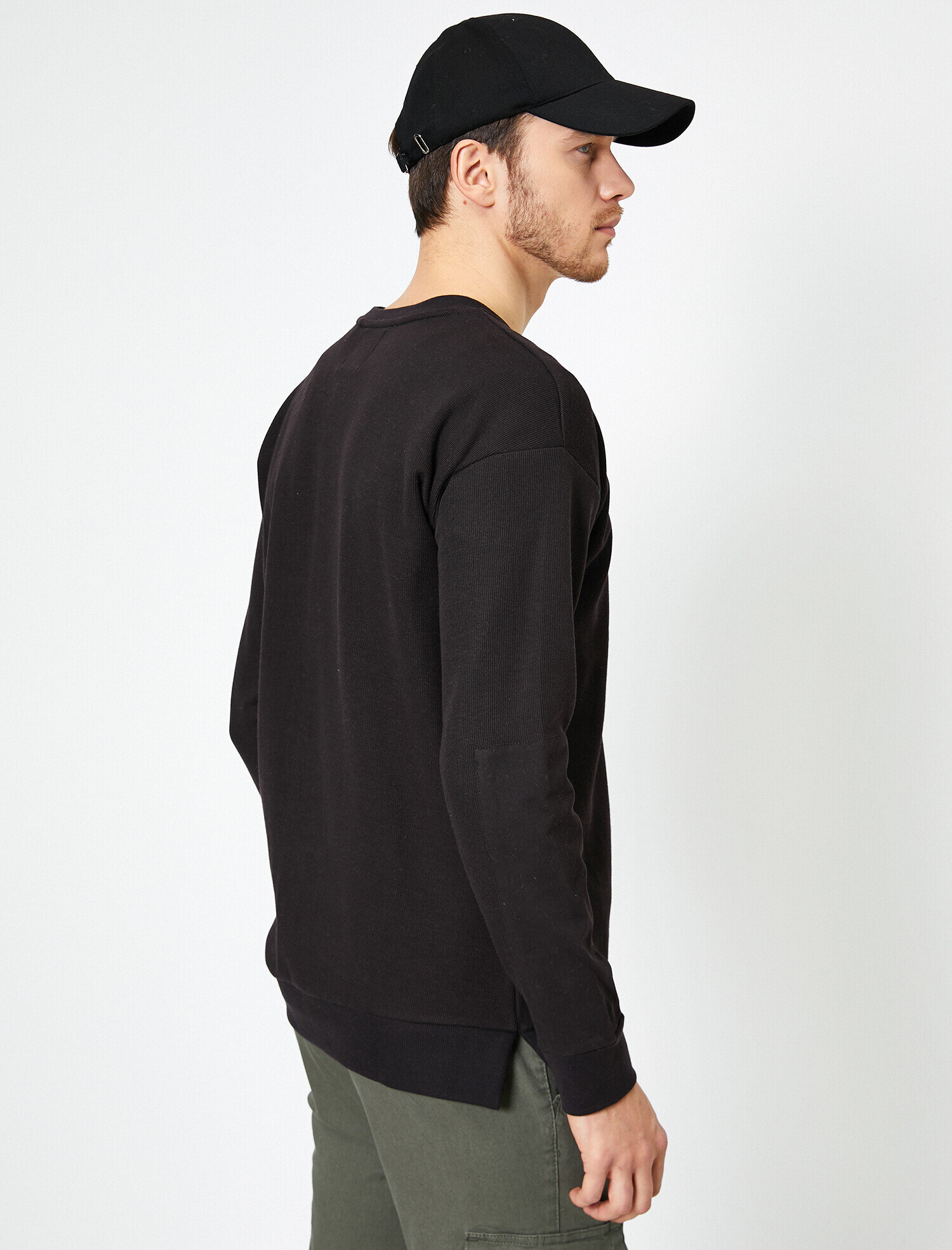   Bisiklet Yaka Cep Detaylı Basic Sweatshirt
