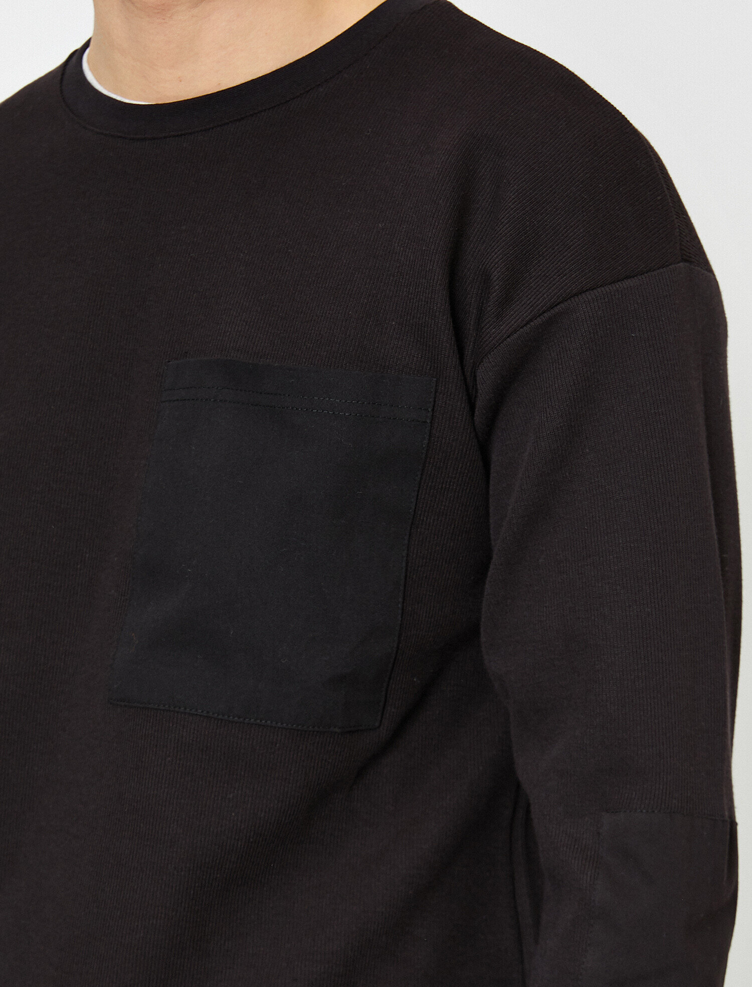   Bisiklet Yaka Cep Detaylı Basic Sweatshirt