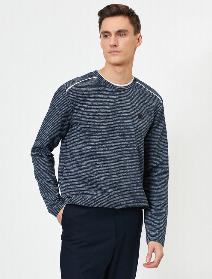  Bisiklet Yaka Logo Detaylı Omzu Çizgili Slim Fit Kazak