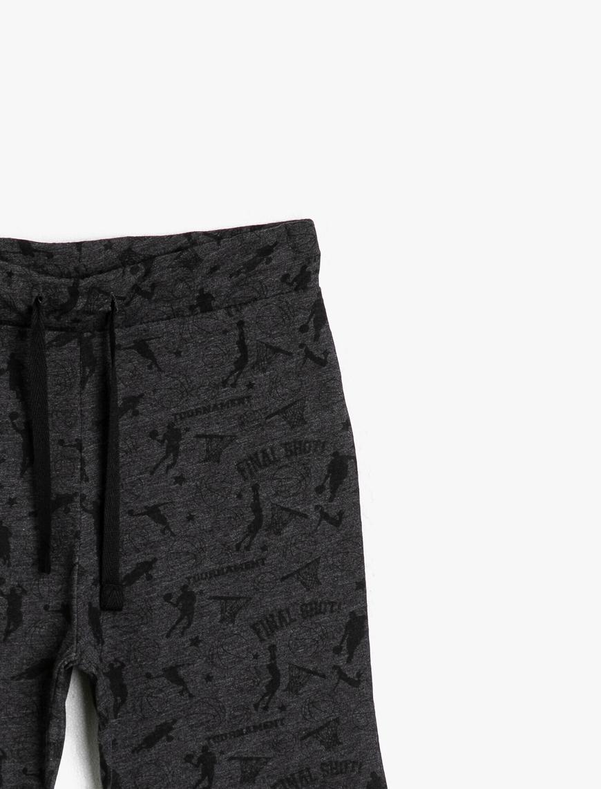  Erkek Çocuk Desenli İnce Sweatshirt Kumaşından Cepli Beli Kordonlu Şort