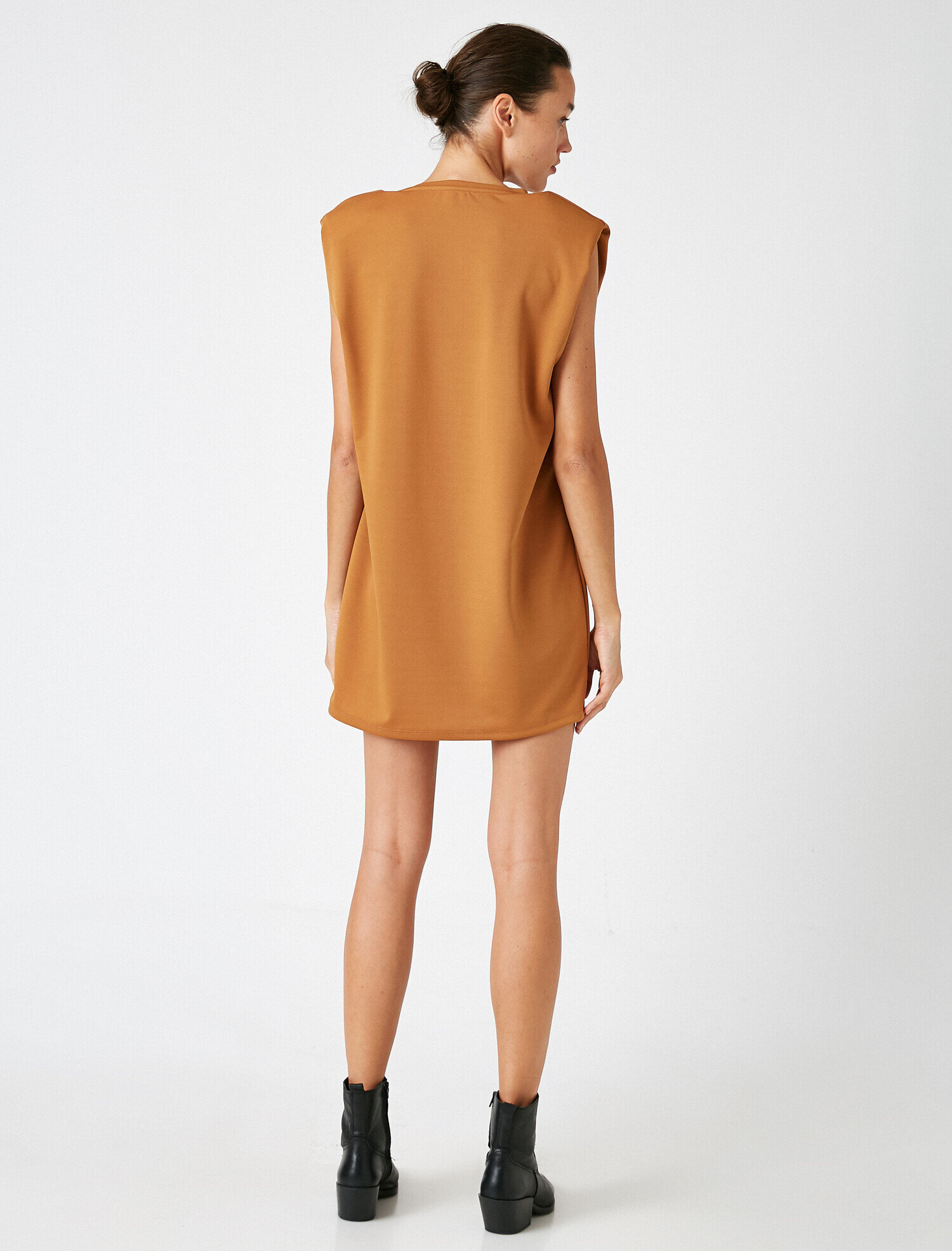 Vatkalı Kısa Elbise