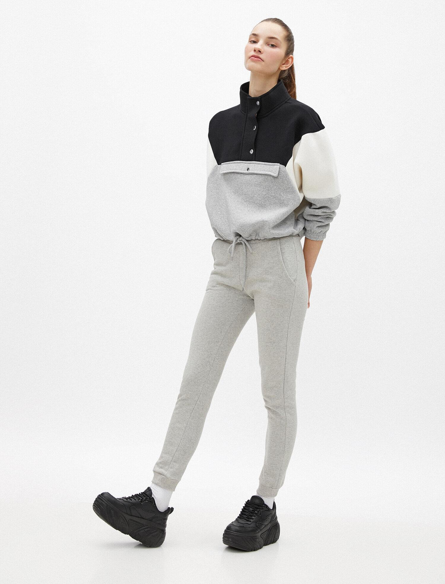   Renk Bloklu Cep Detayli Sweatshirt