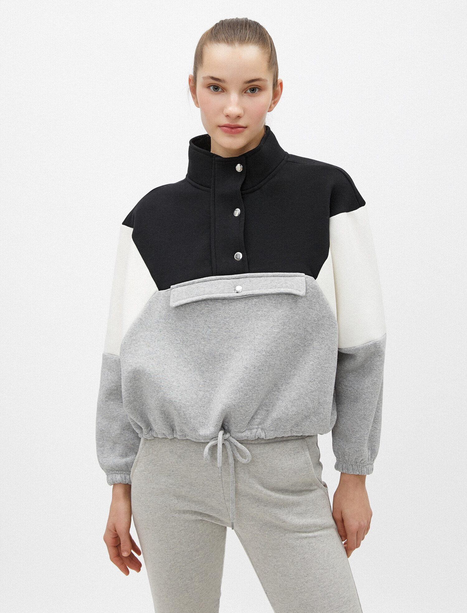  Renk Bloklu Cep Detayli Sweatshirt