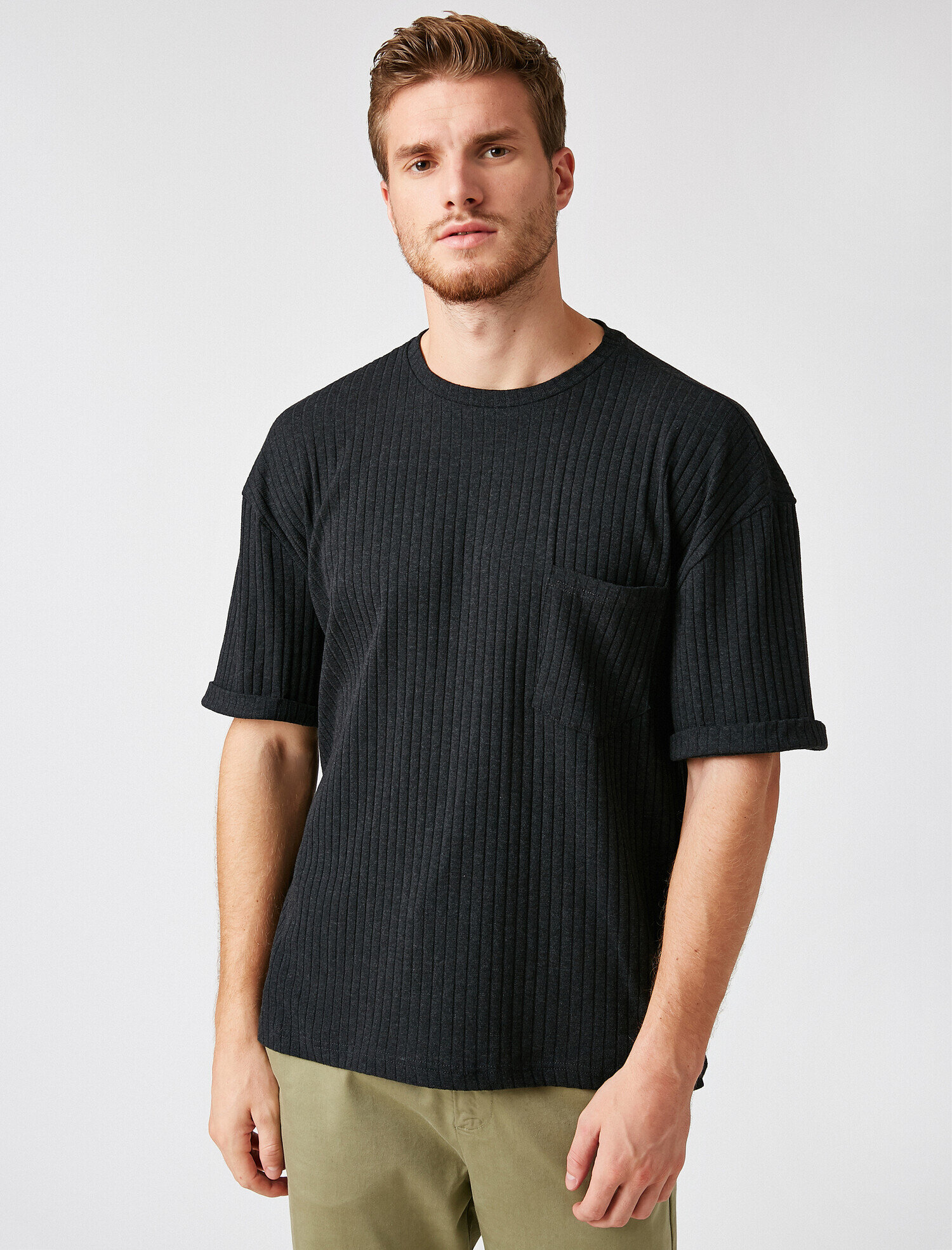   Fitilli Kısa Kollu Bisiklet Yaka Cepli Tişört