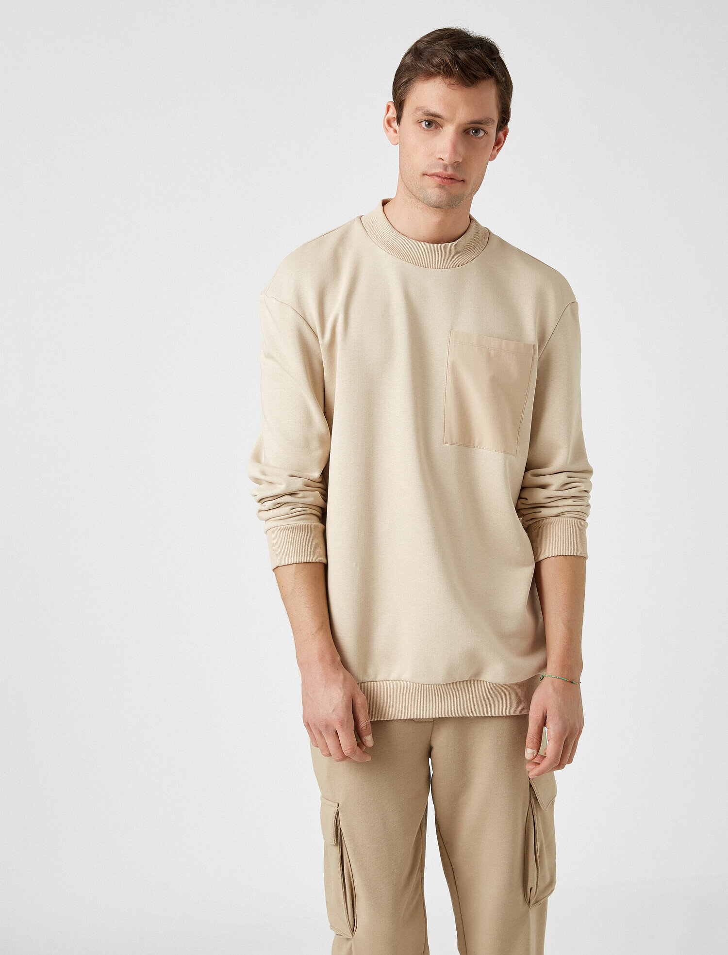   Dik Yaka Cepli Uzun Kollu Sweatshirt