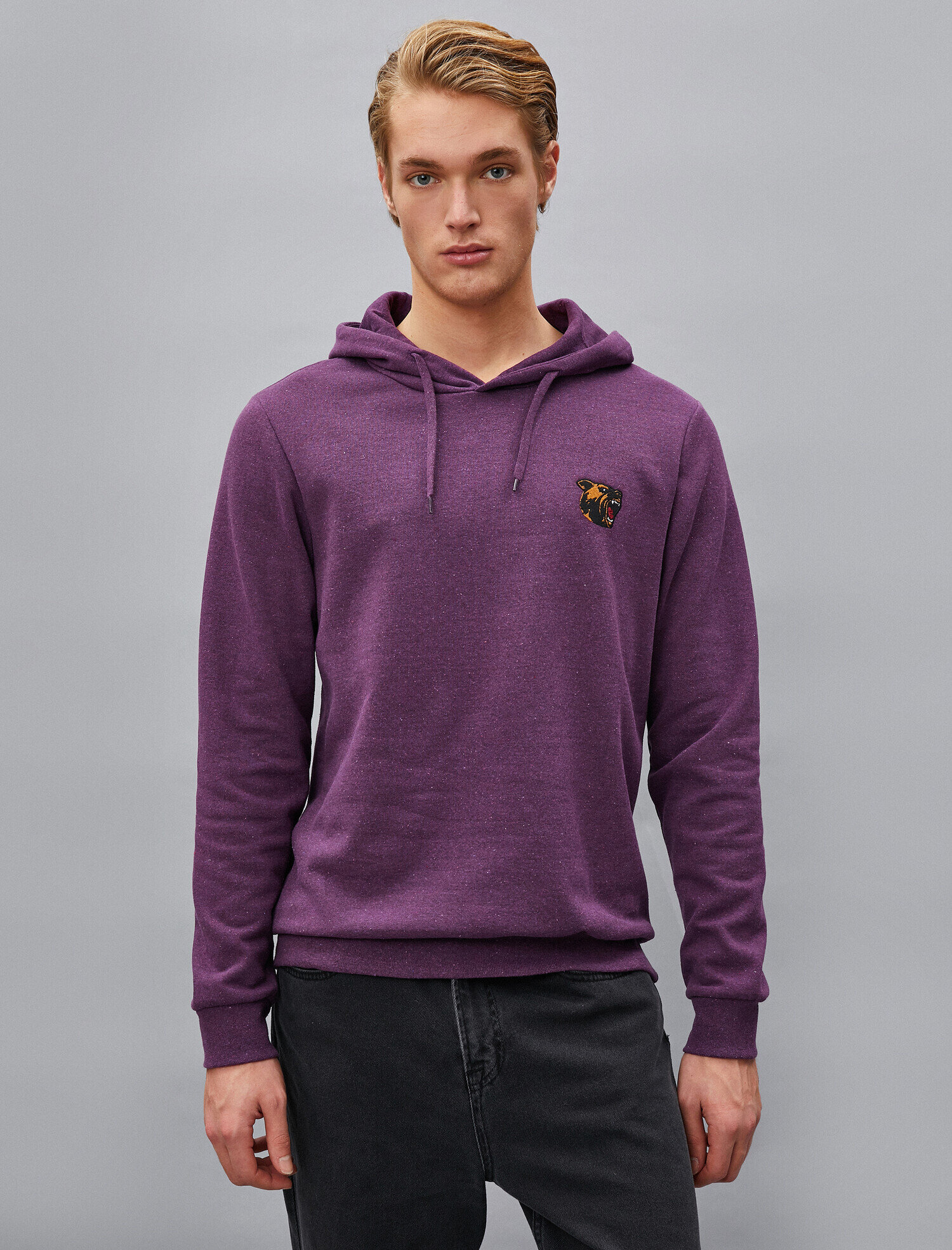 İşlemeli Kapüşonlu Uzun Kollu Sweatshirt