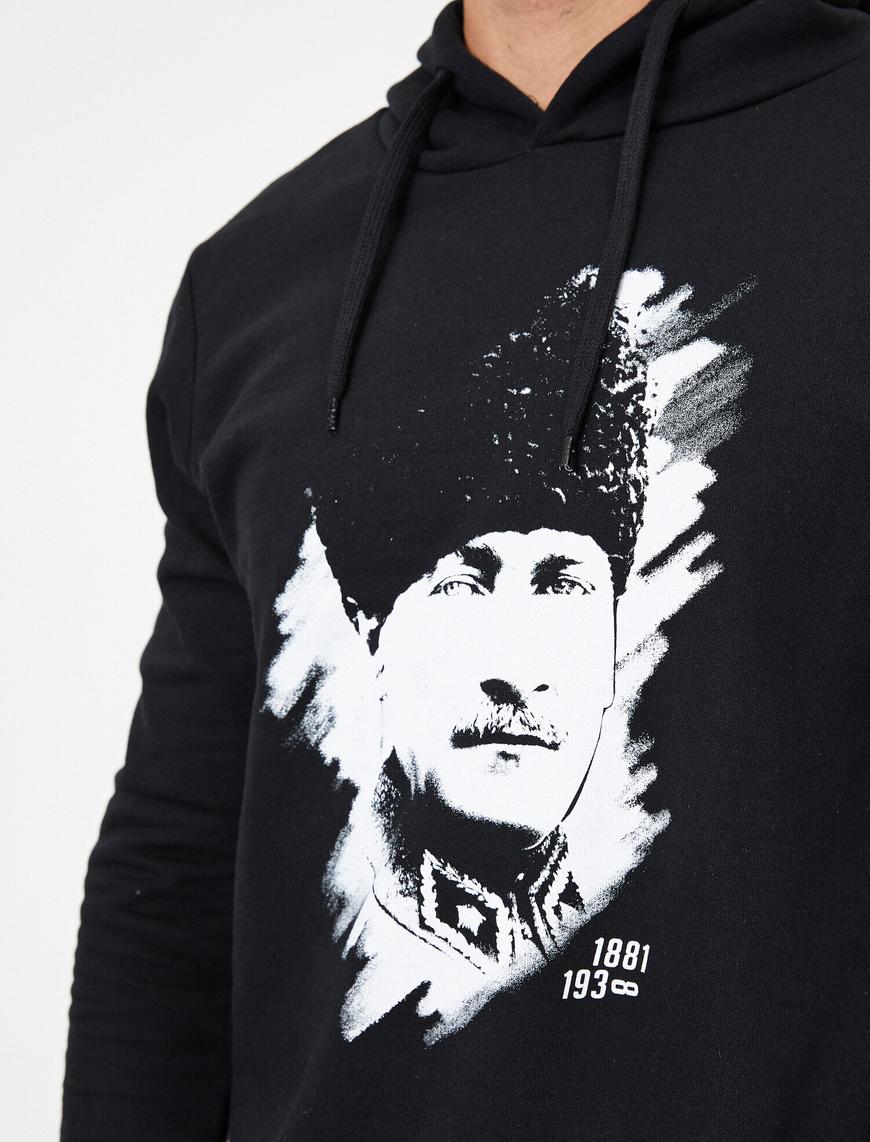   Atatürk Baskılı Kapüşonlu Sweatshirt