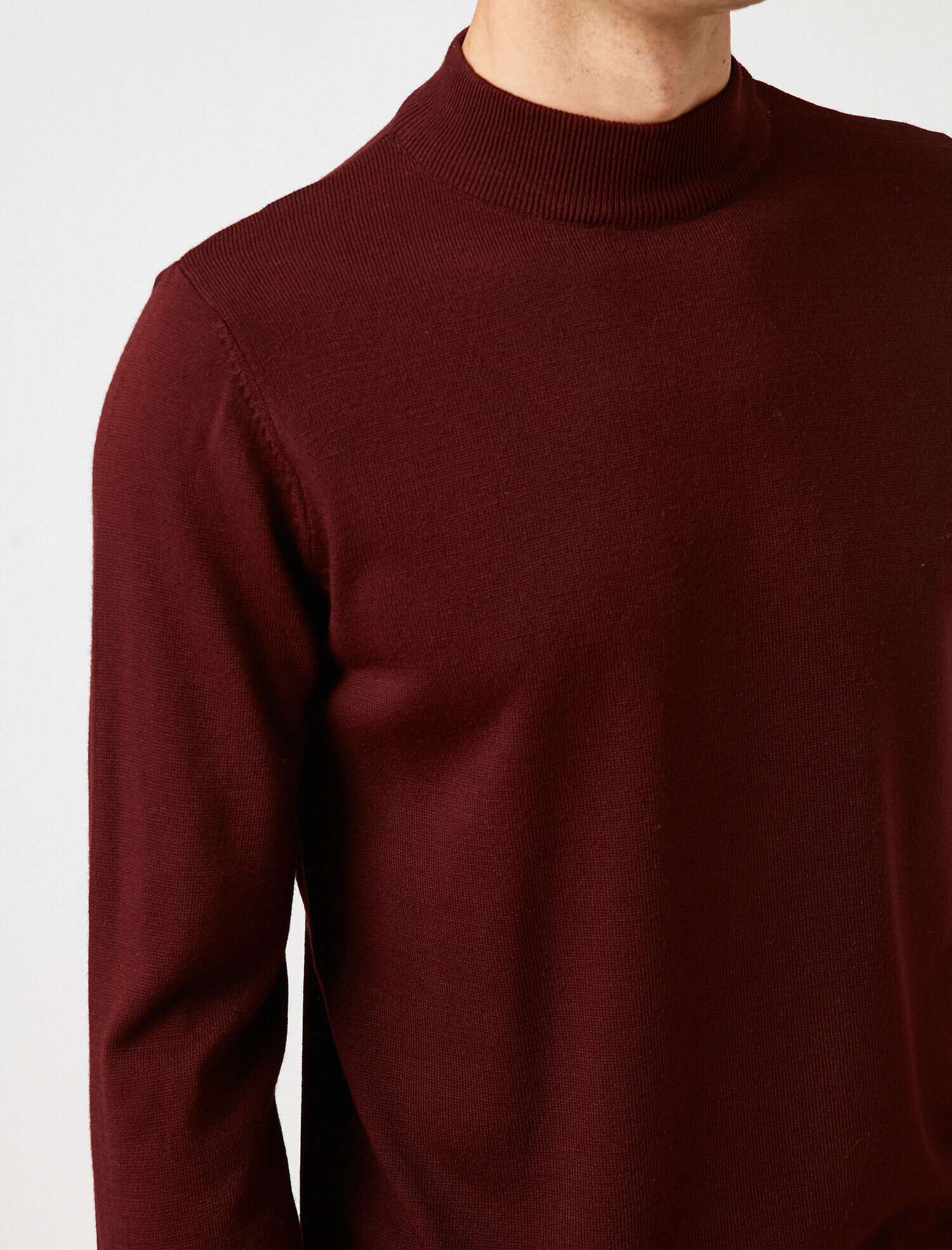   Uzun Kollu Dik Yaka Triko Kazak