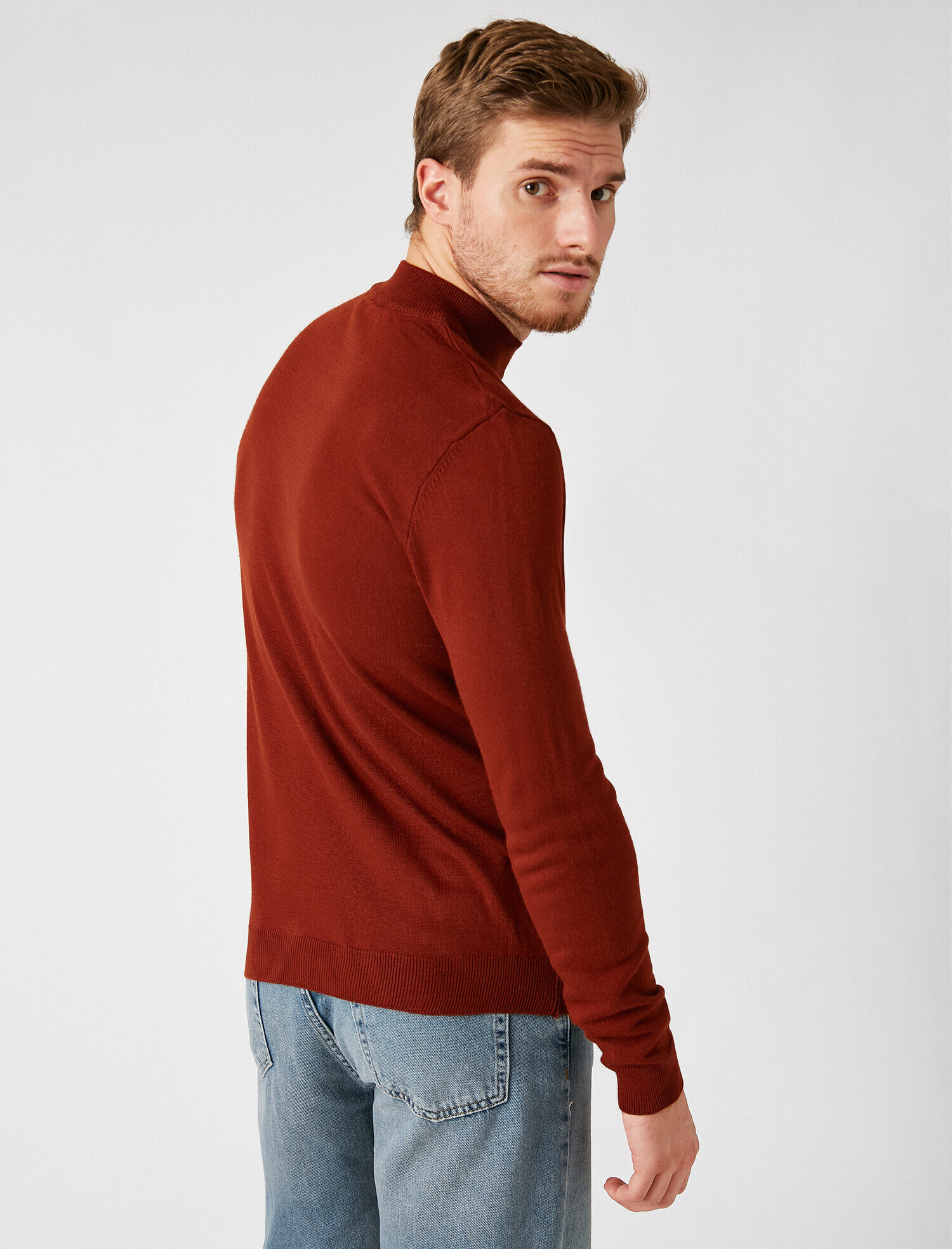   Uzun Kollu Dik Yaka Triko Kazak