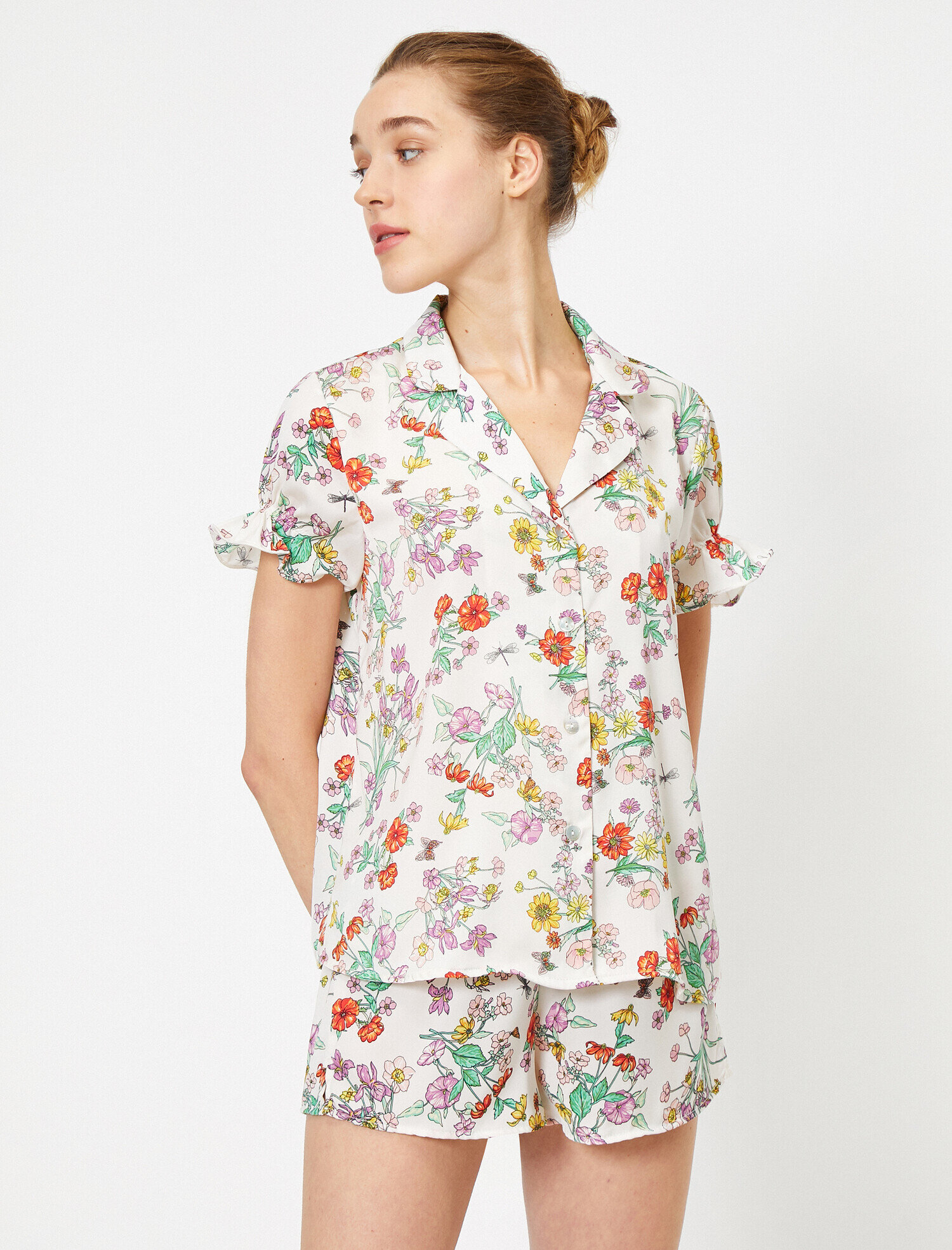 Çiçek Desenli Fırfır Detaylı Kısa Kollu Pijama Üstü