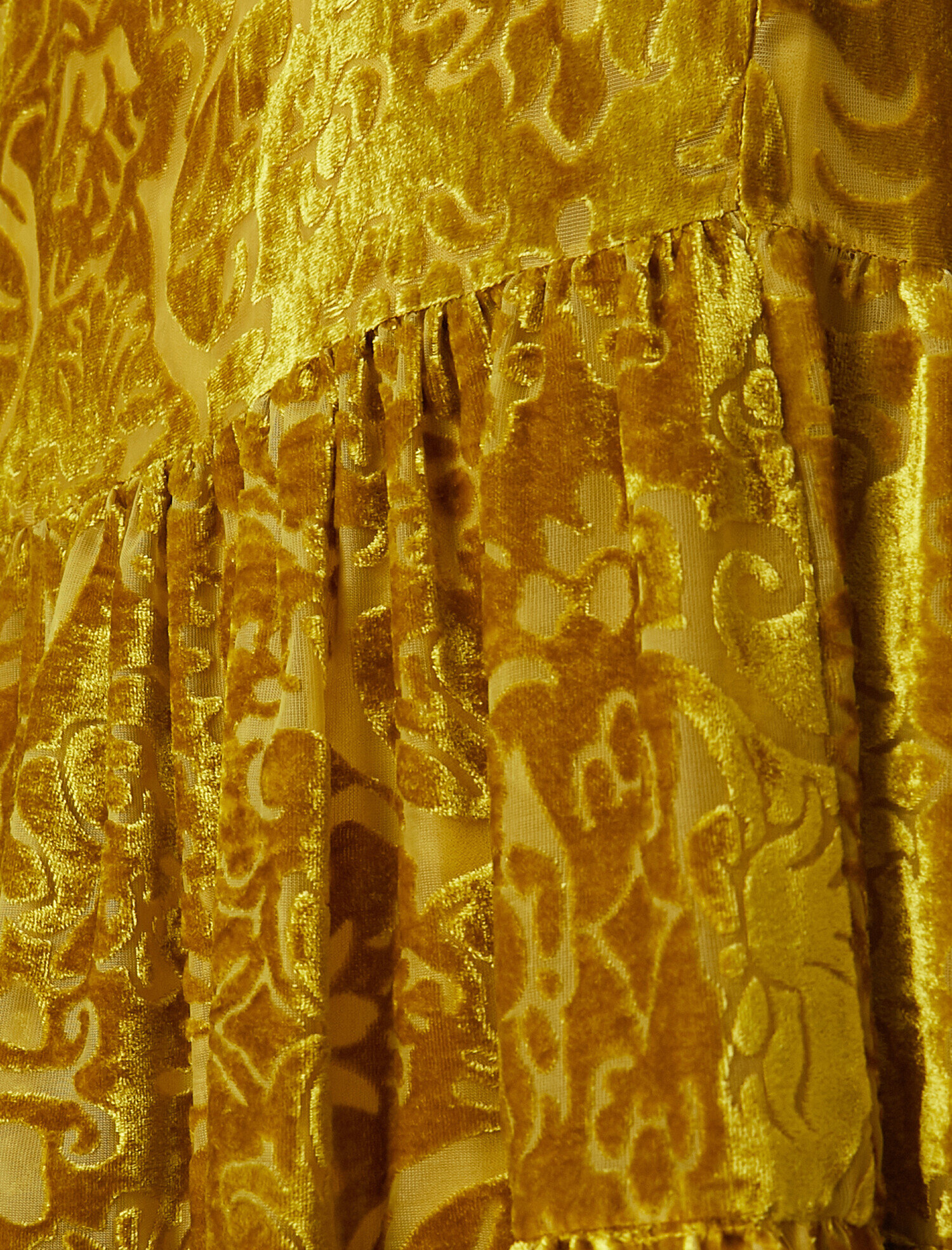 Skirtly Yours Styled by Melis Ağazat - Tül Detaylı Desenli Kadife Etek