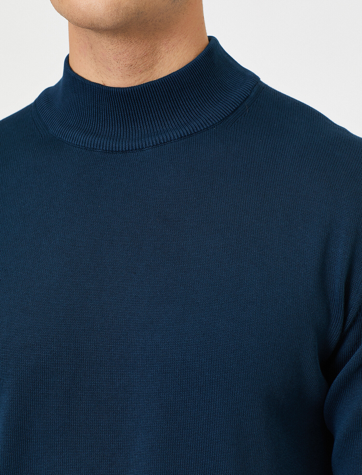   Yüksek Yaka Triko Kazak