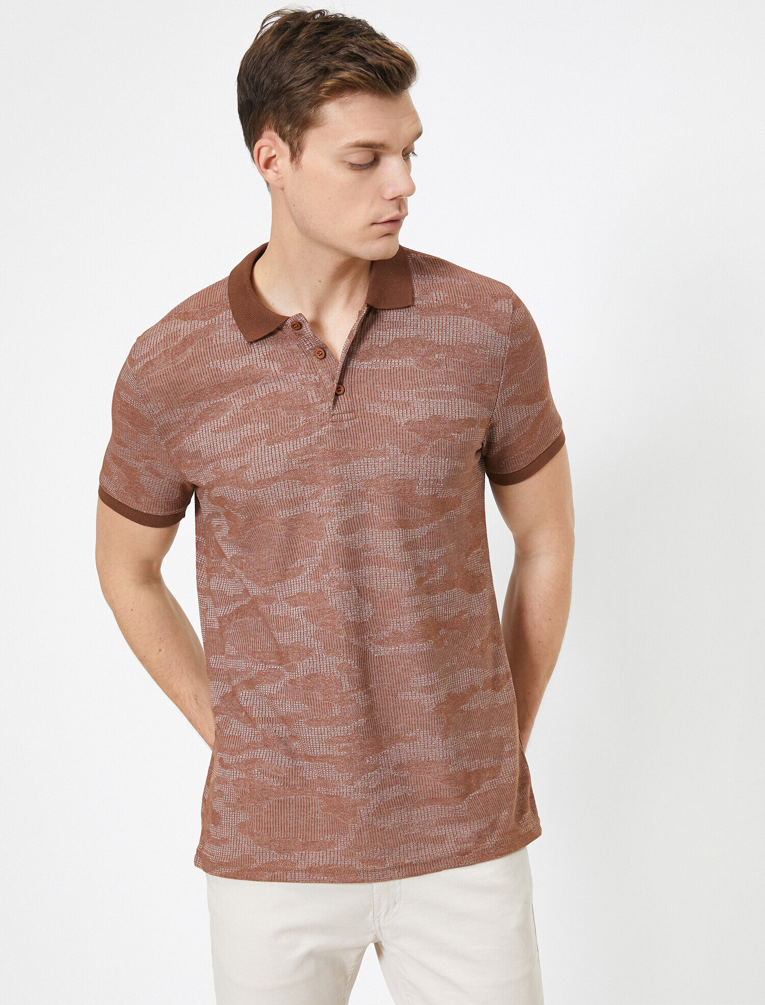   Polo Yaka Kısa Kollu Desenli Tişört