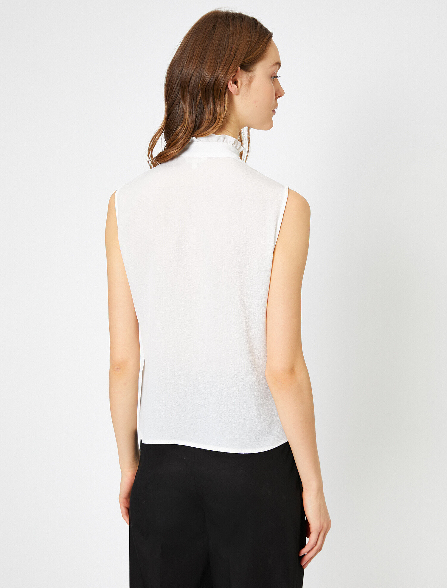   Fular Detaylı Kısa Kollu Bluz