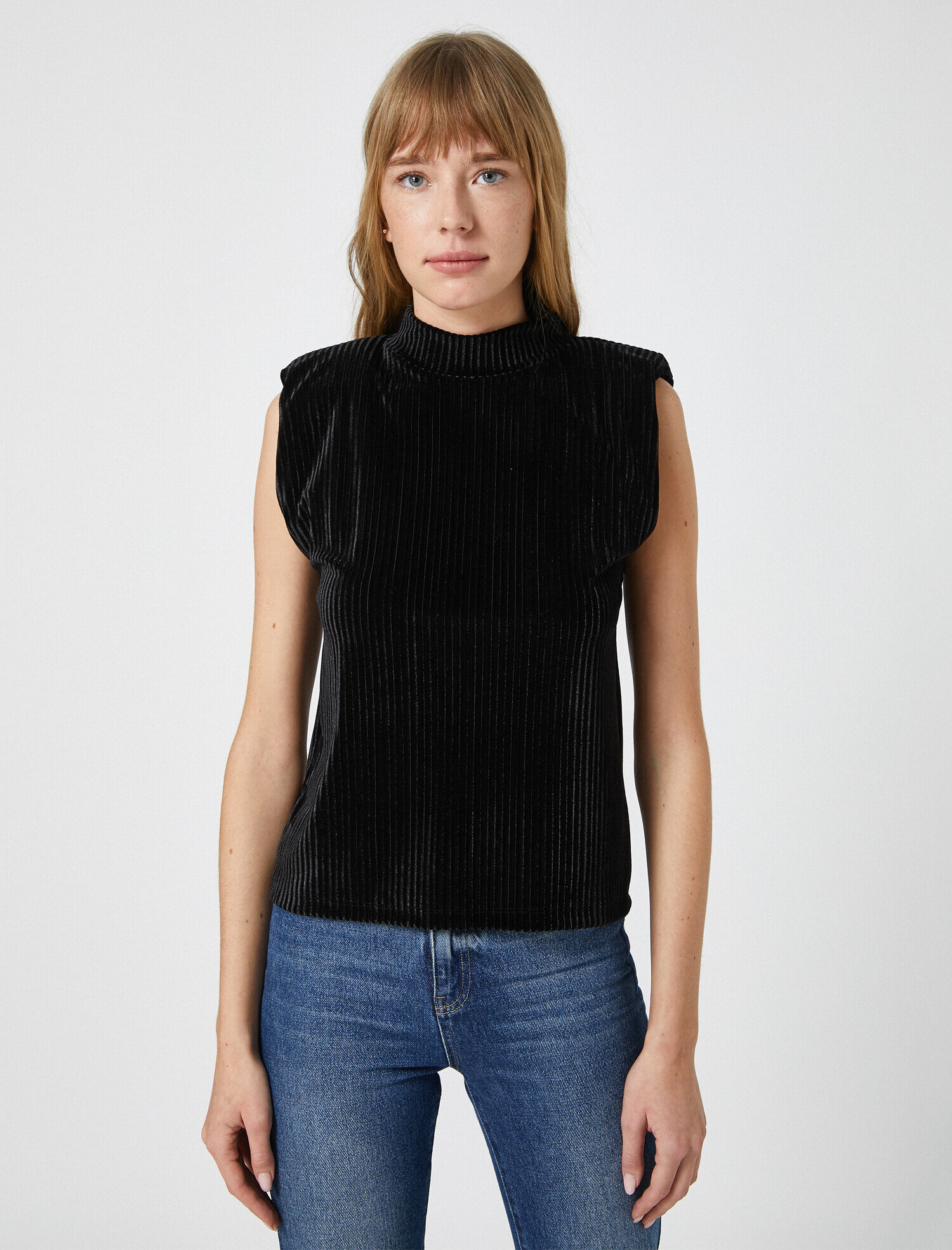   Vatkalı Dik Yaka Kadife Tişört