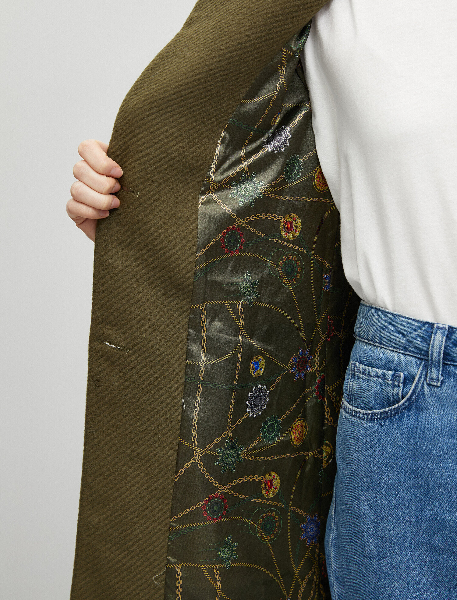   Düğme Detaylı Kaban