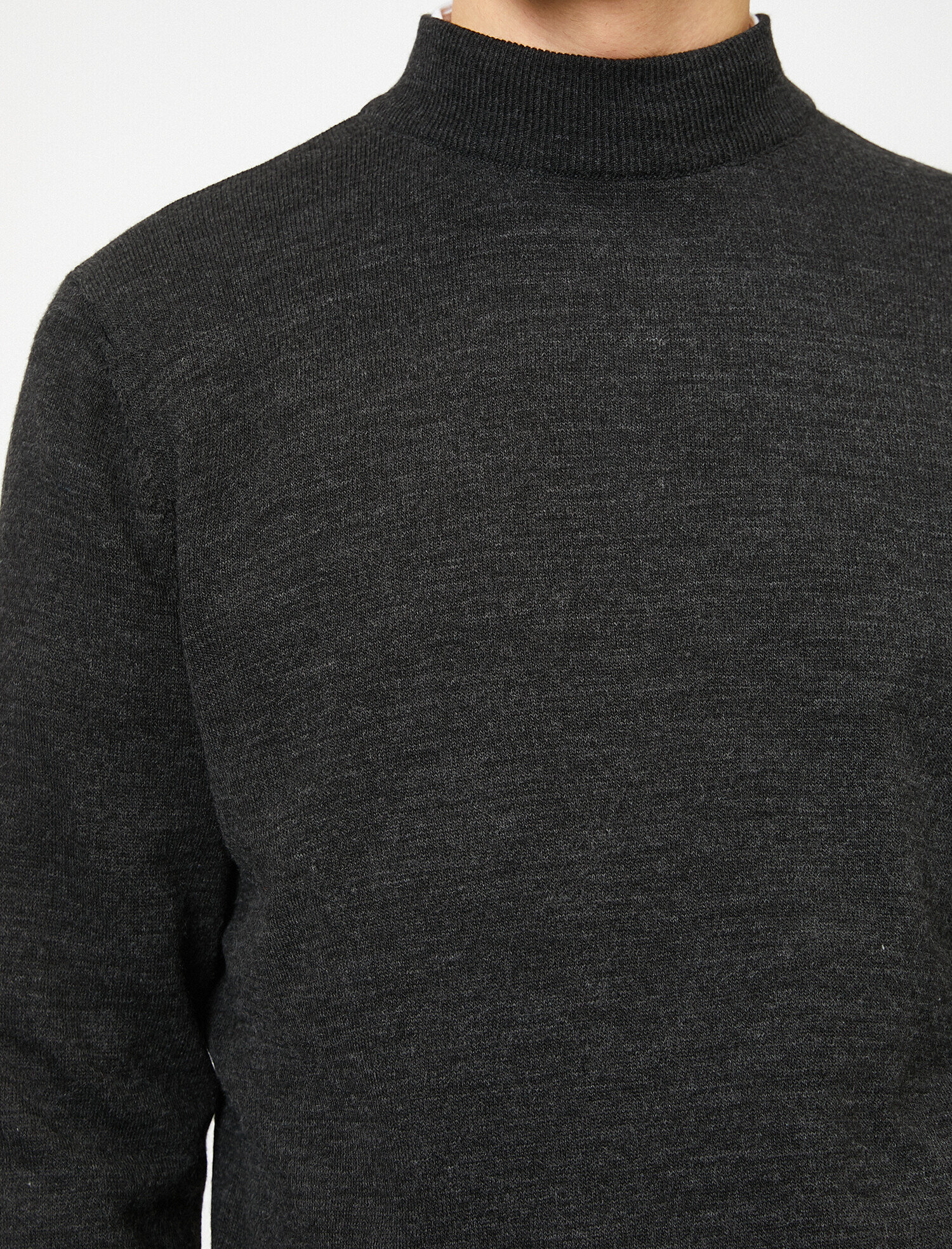   Yüksek Yaka Triko Kazak