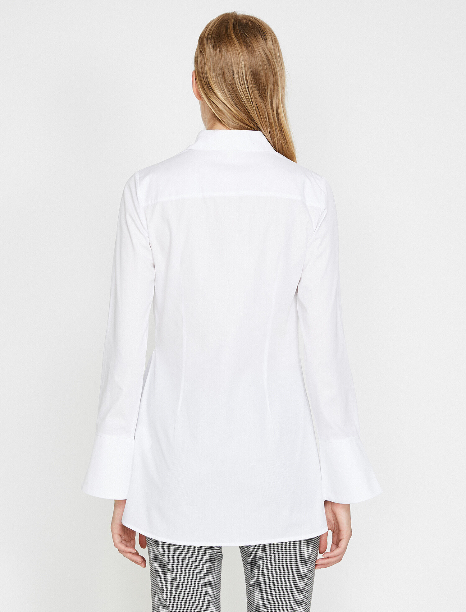   Düğme Detaylı Tişört