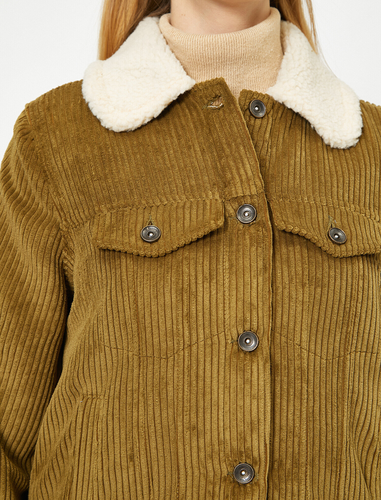   Yakası Ve İçi Suni Kürk Detaylı Mont