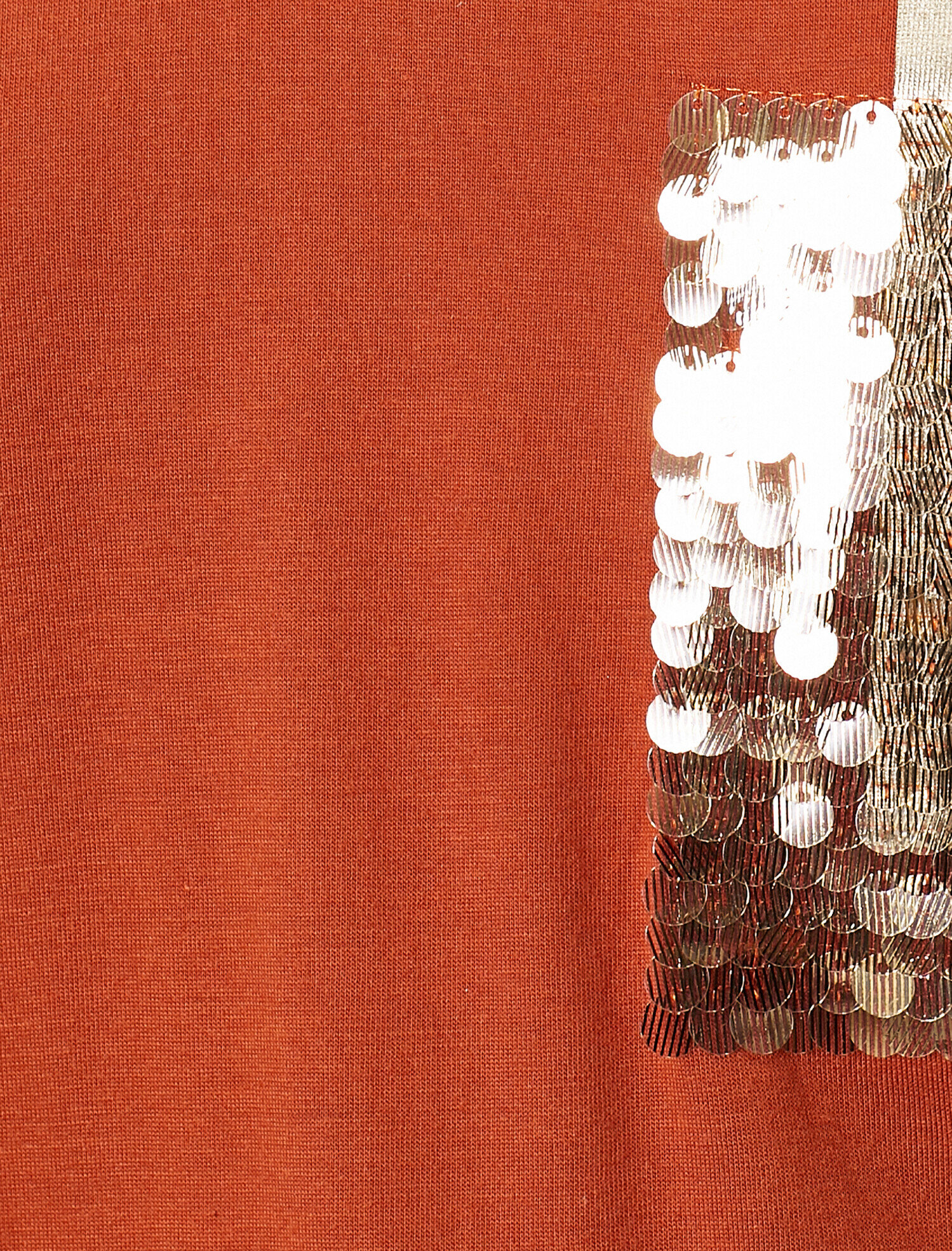   Pul Detaylı Kısa Kollu Tişört