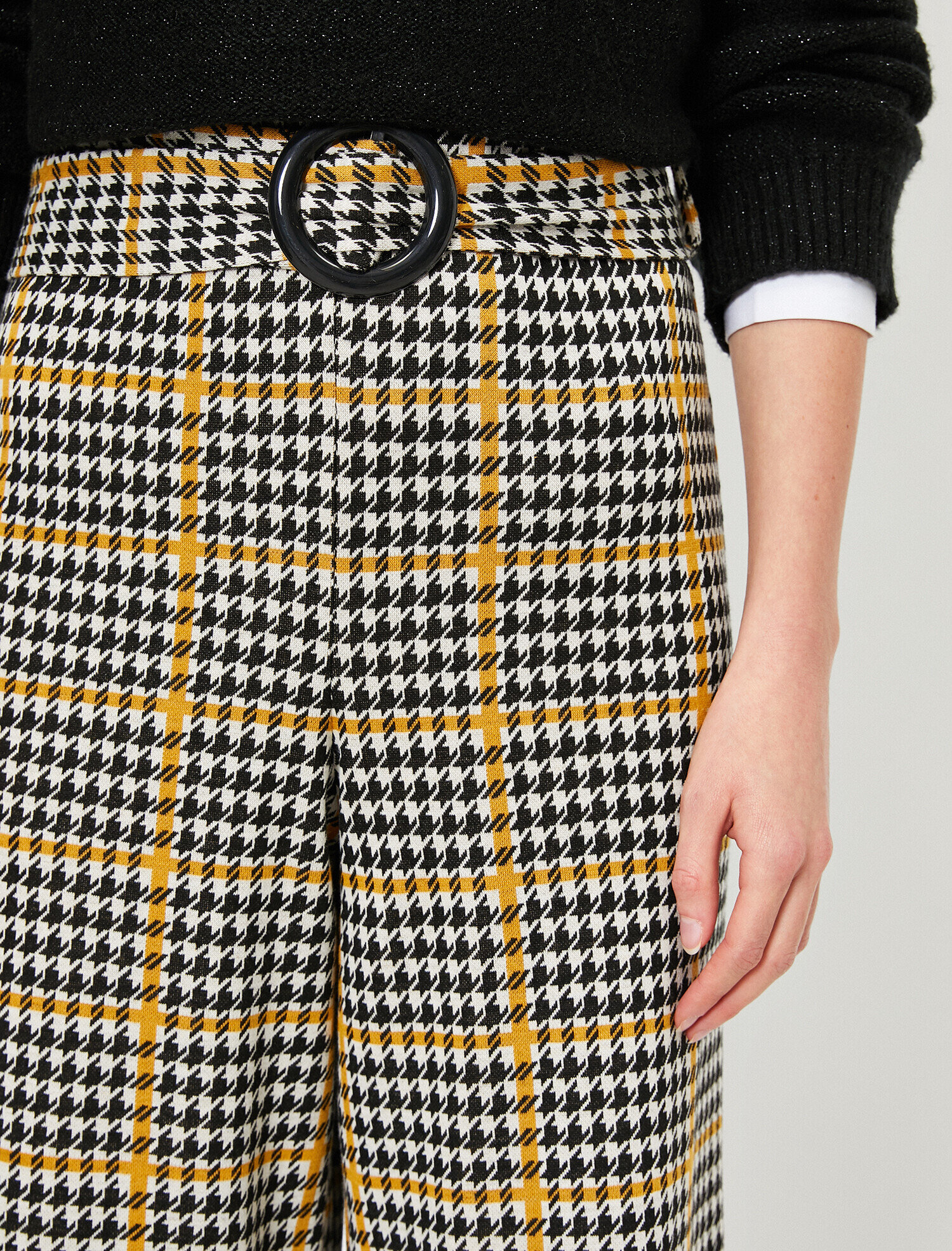   Kemer Detaylı Kısa Paça Pantolon