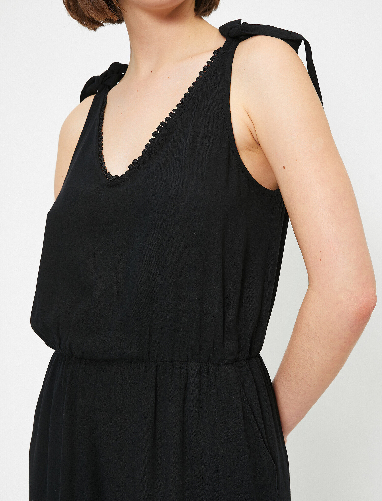   V Yaka Bağlama Detaylı Tulum