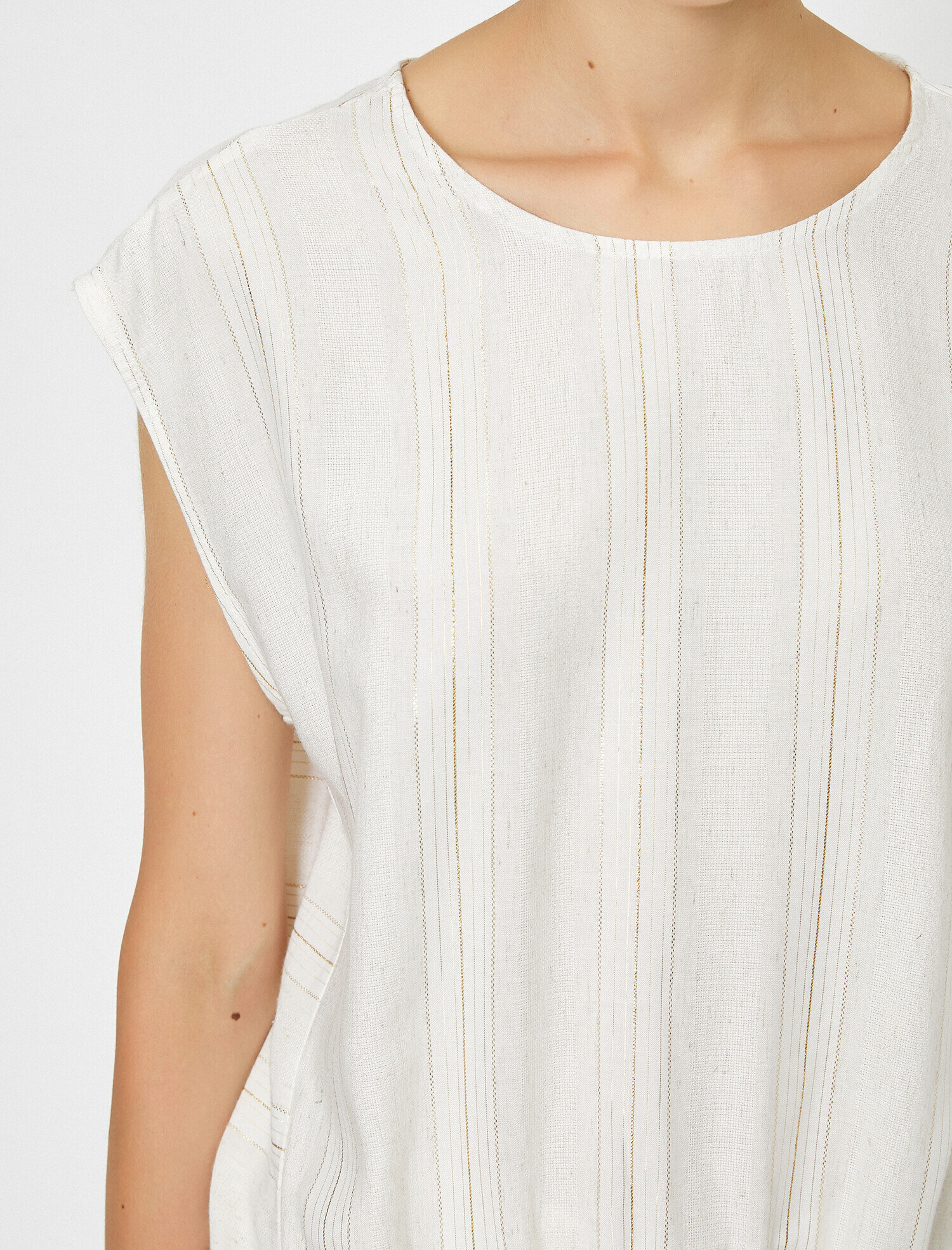 Lastik Detaylı Kolsuz Bluz