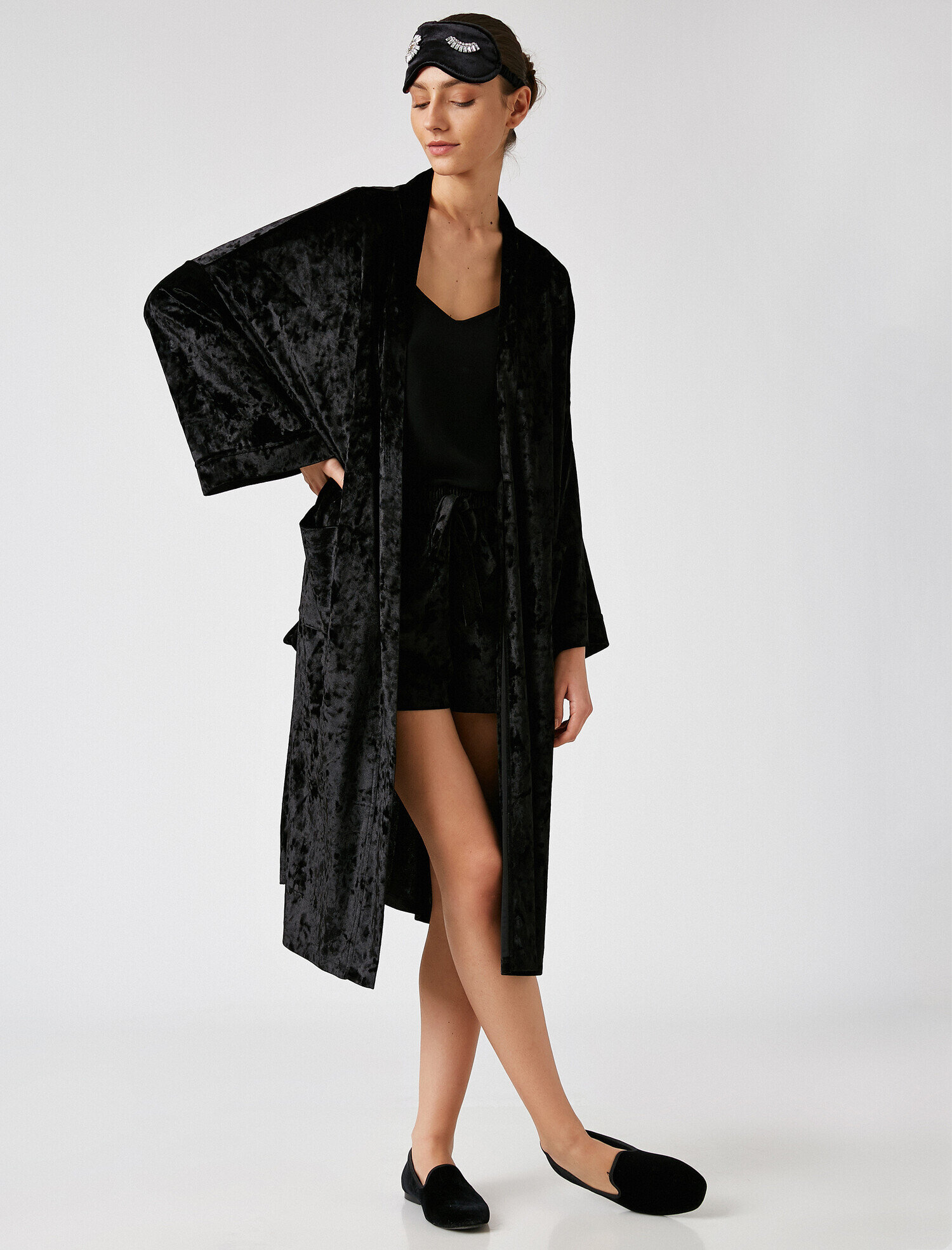   Kadife İşlemeli Sabahlık