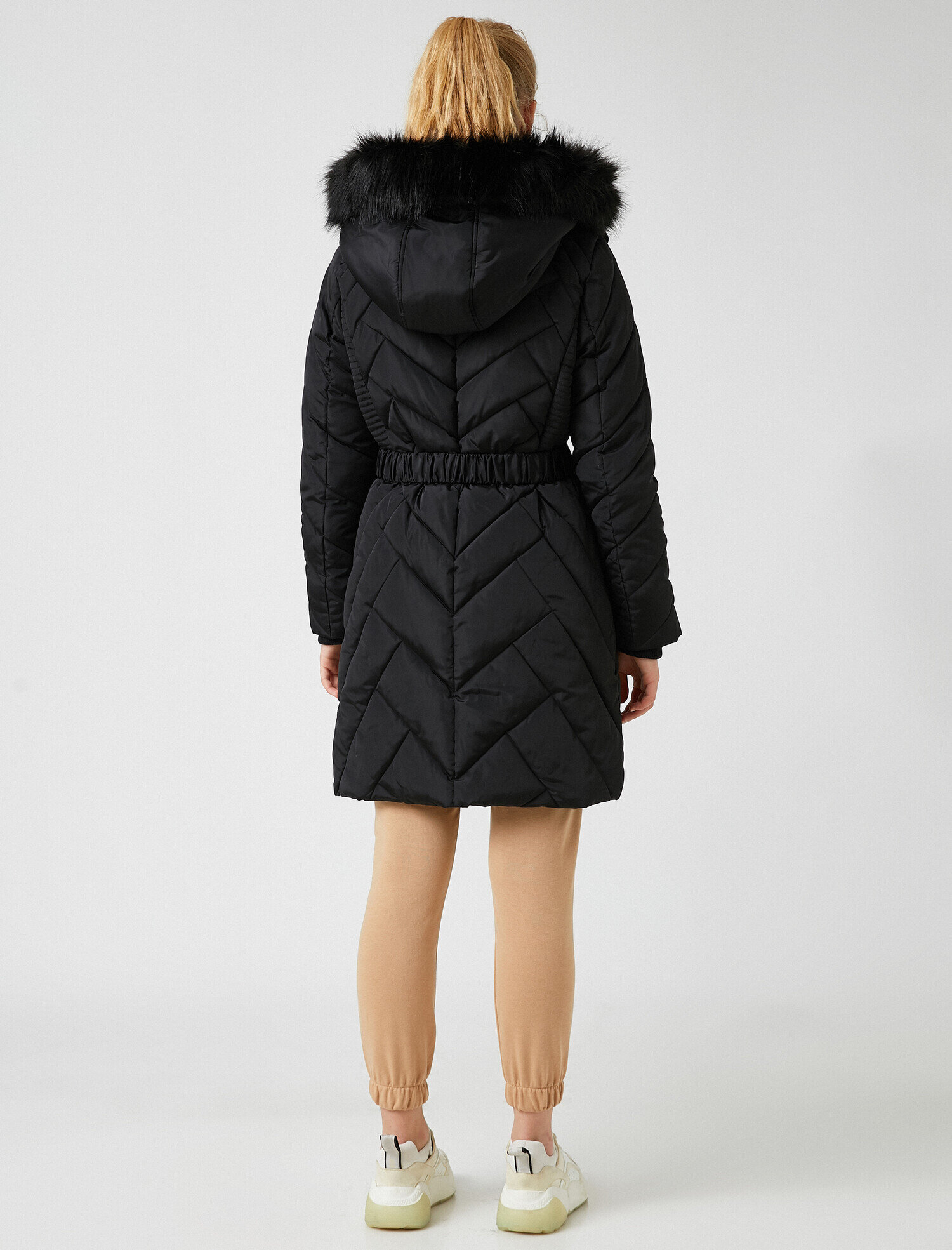   Kapüşonlu Suni Kürk Detaylı Kaban