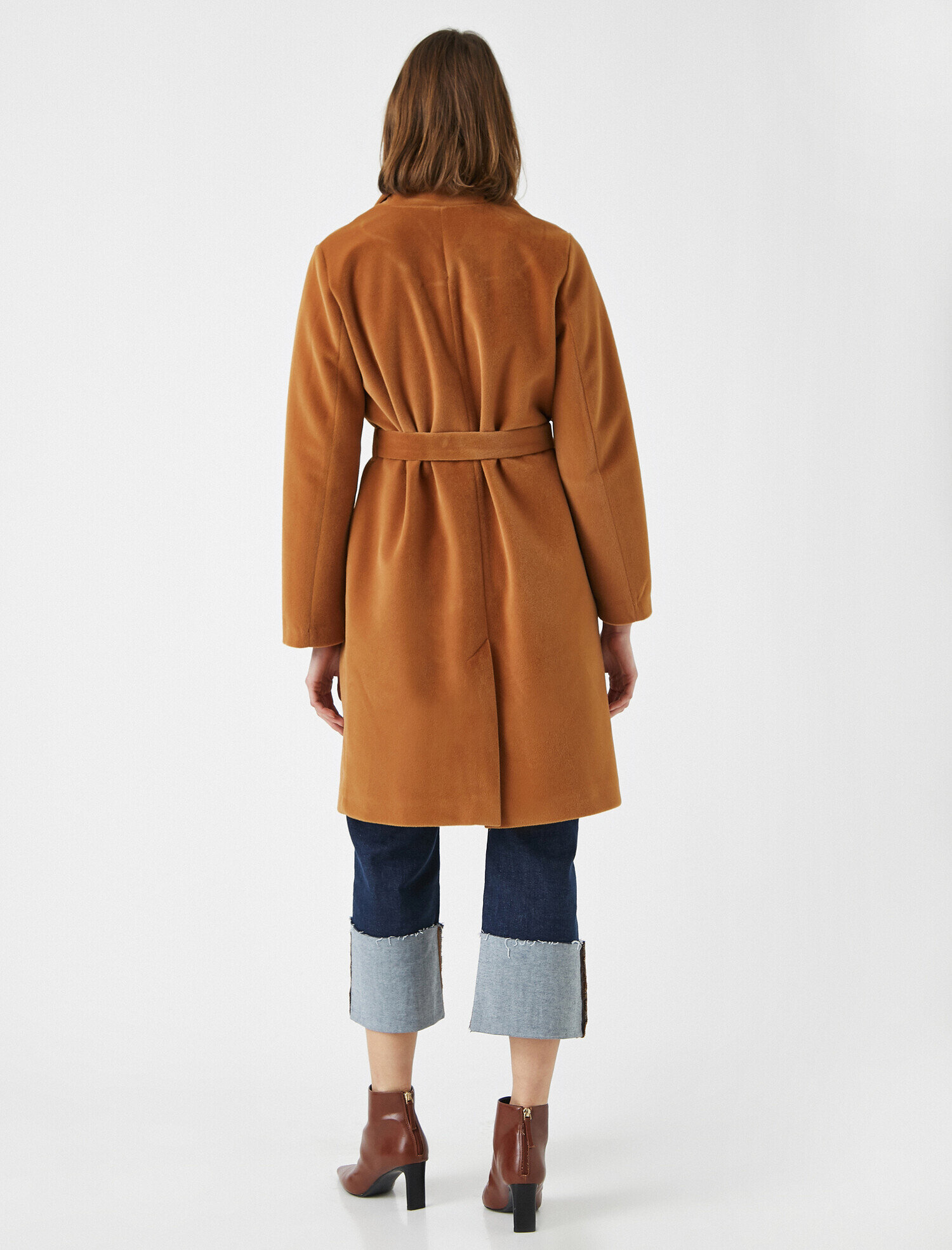   Kemerli Cep Detaylı Kaban